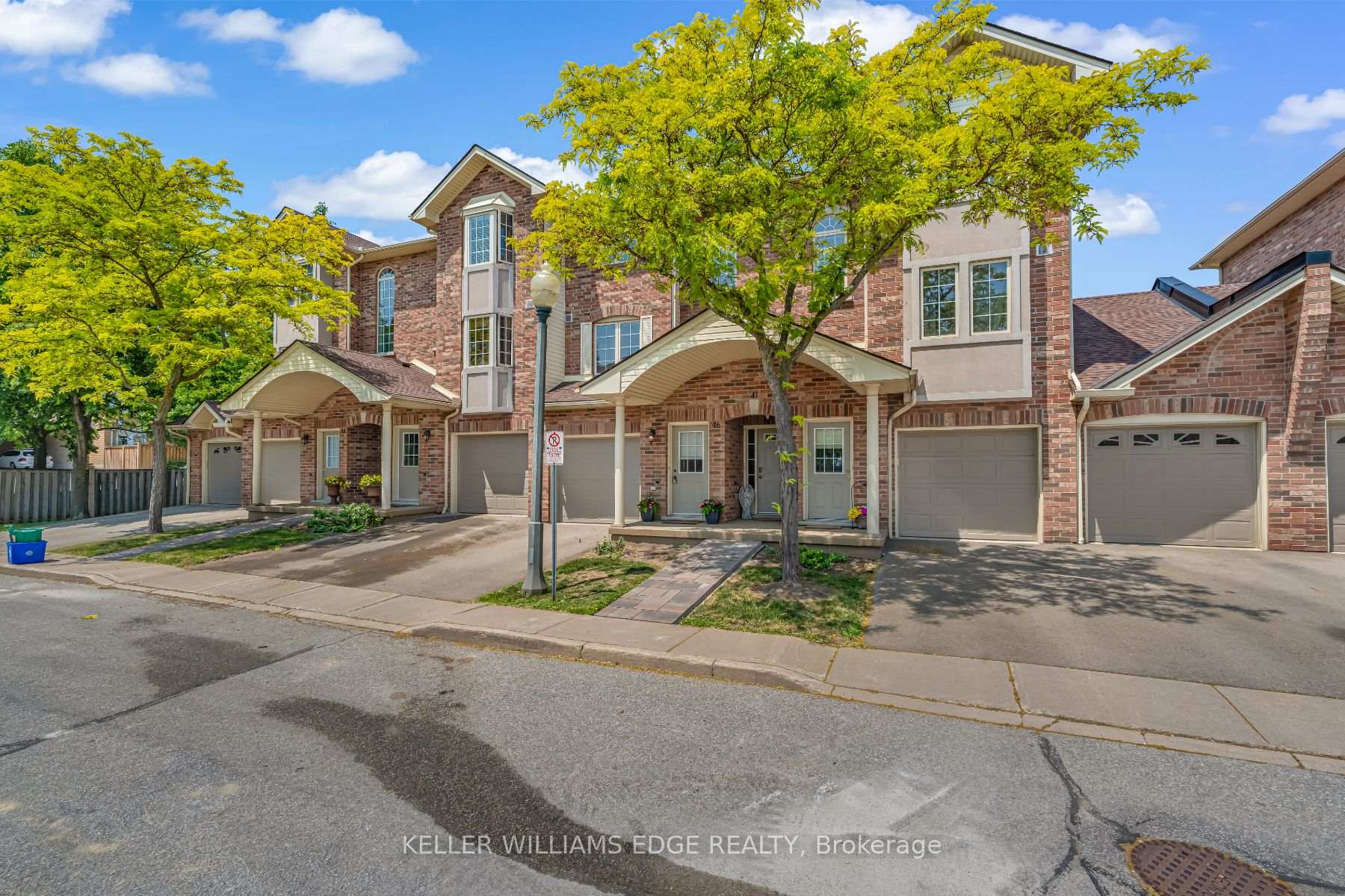 2 Bedrooms Condo at 4045 Upper Middle, Burlington For sale
