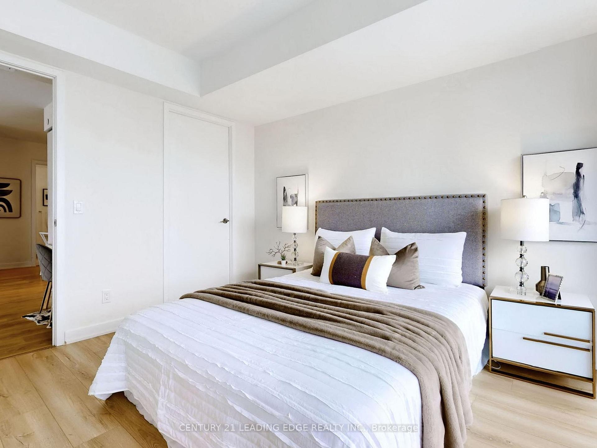 3 Bedrooms Condo at 501 Yonge, Toronto For sale