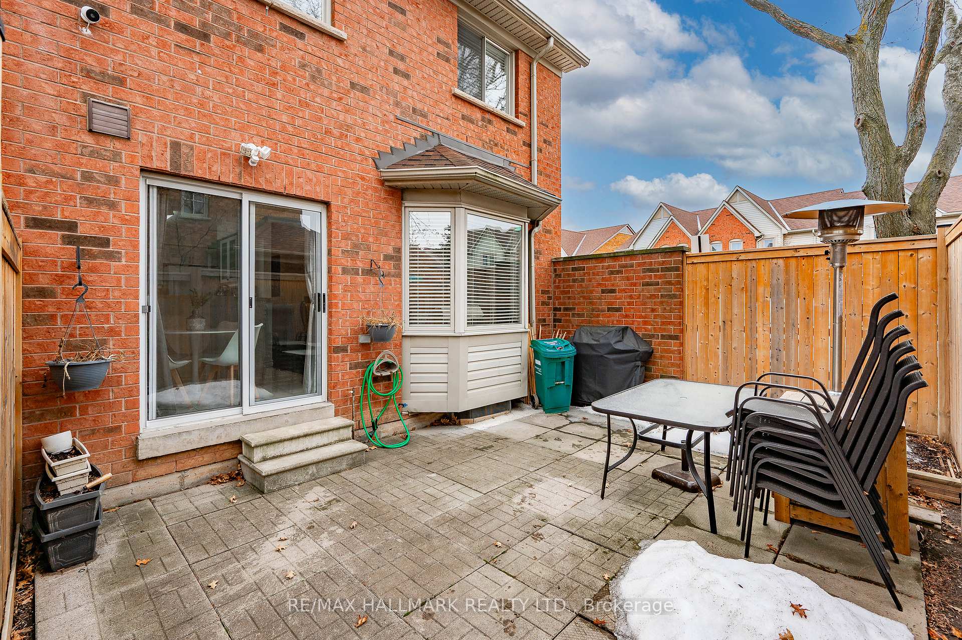 3 Bedrooms Condo at 5950 Glen Erin,  Mississauga For sale