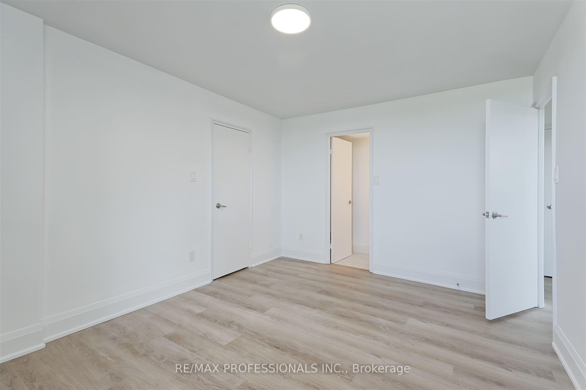3 Bedrooms Condo at 11 Neilson, Toronto For sale