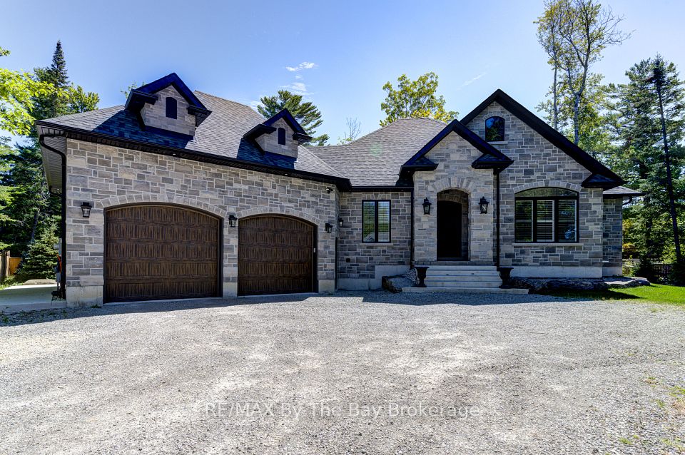 833 Eastdale