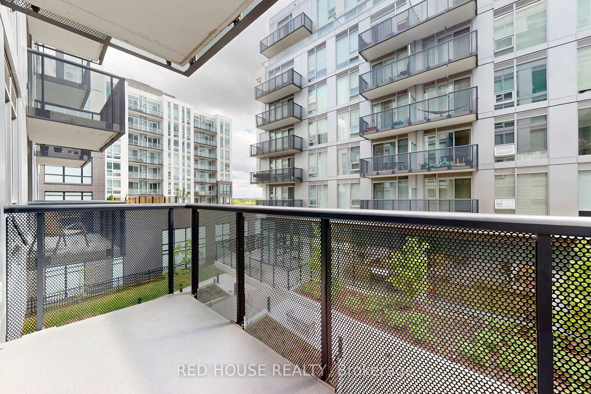 1 Bedroom Condo at 2450 Old Bronte, Oakville For sale