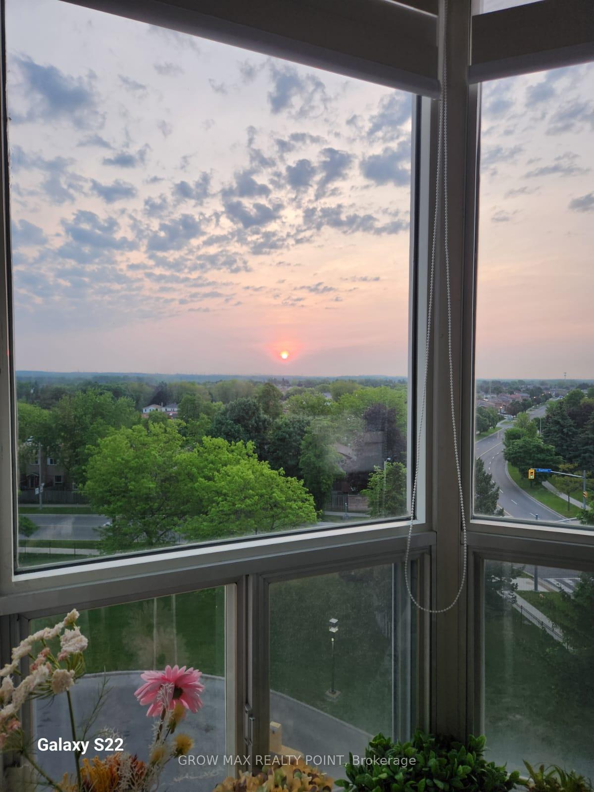 2 Bedrooms Condo at 410 Mclevin, Toronto For sale