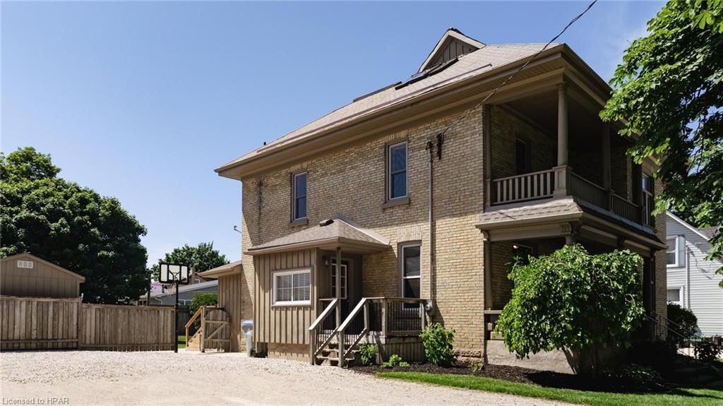 33 GOSHEN Street Bluewater Ontario N0M 2T0