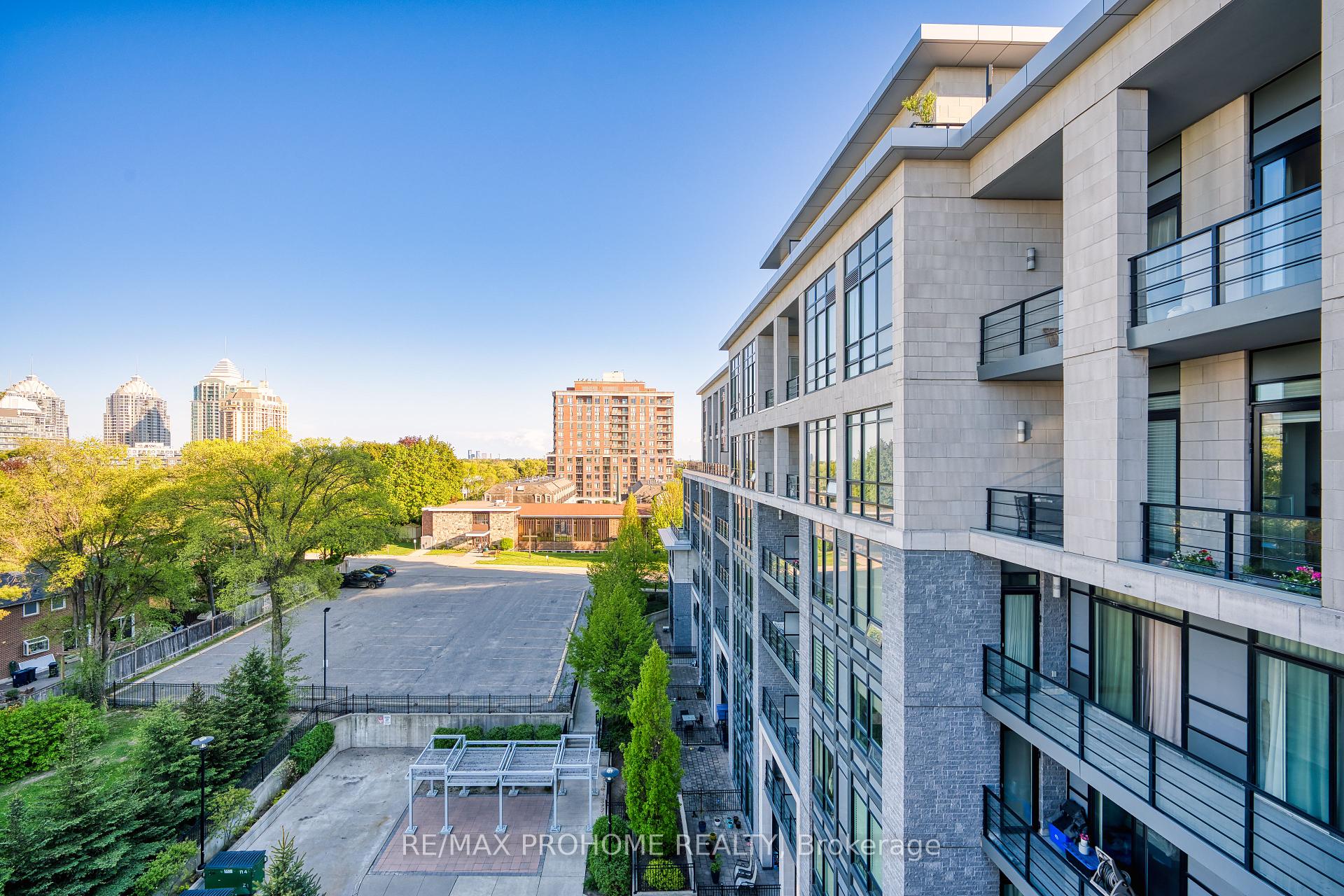2 Bedrooms Condo at 21 Clairtrell, Toronto For sale