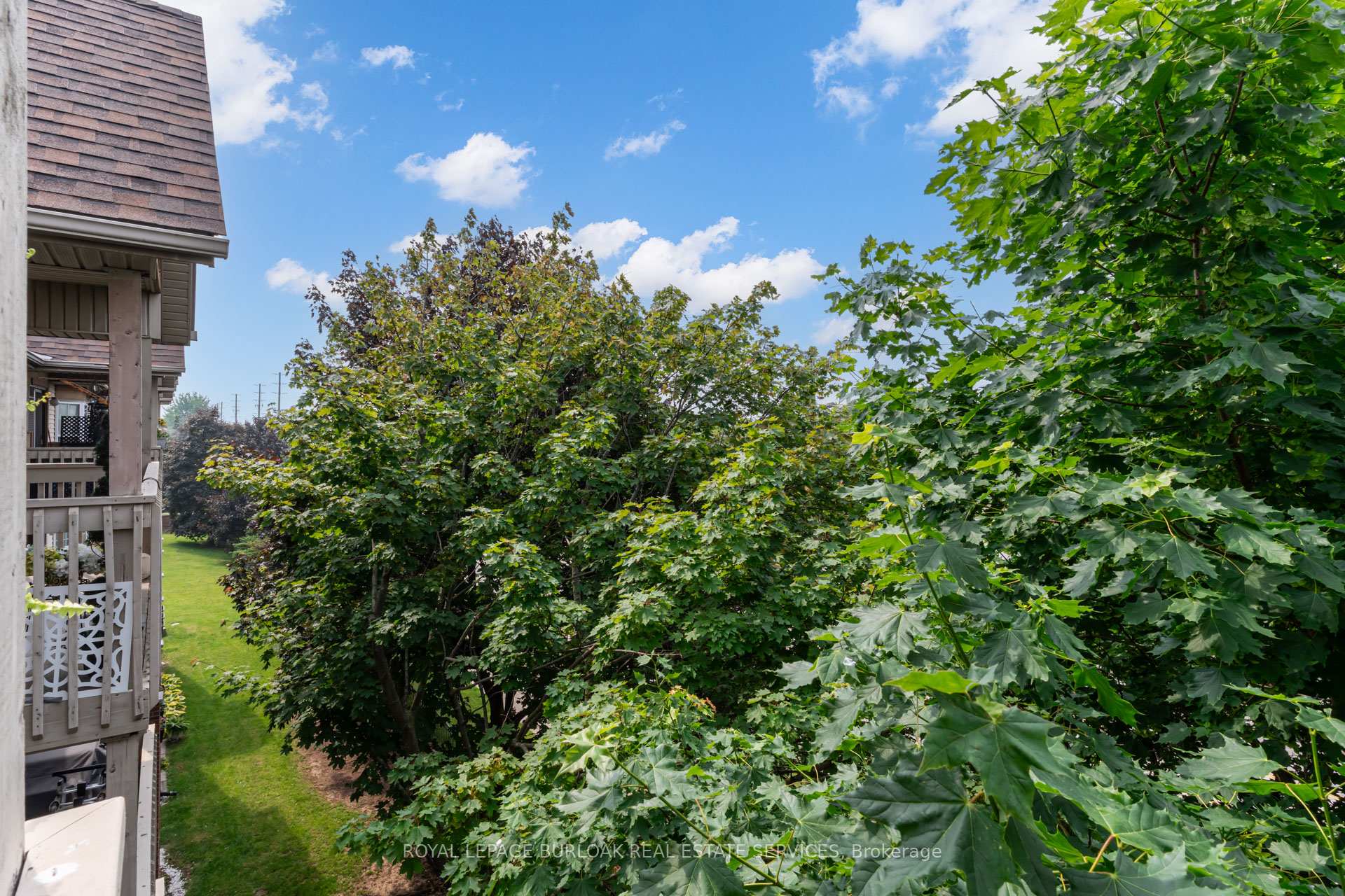 2 Bedrooms Condo at 4003 Kilmer, Burlington For sale