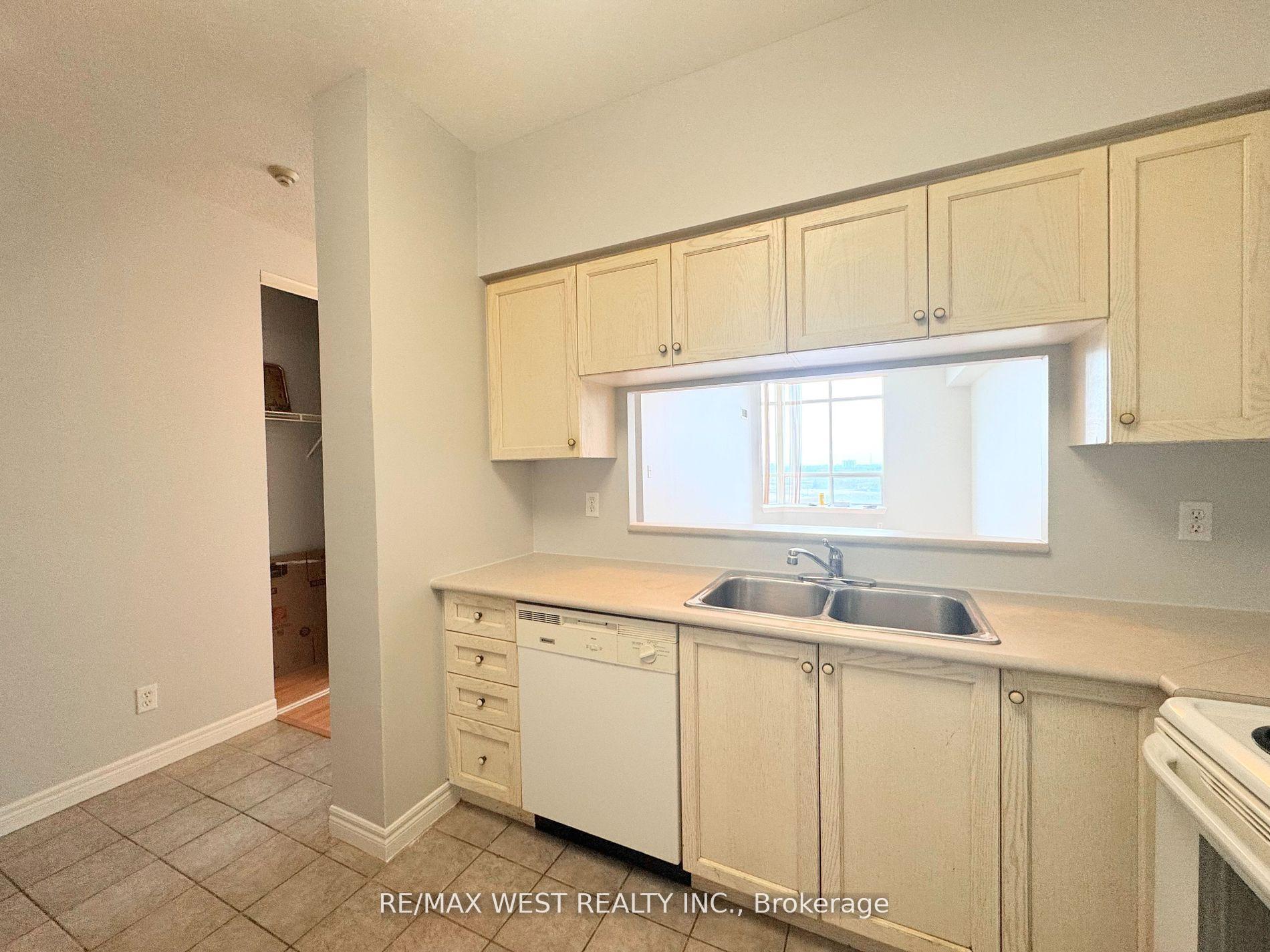 2 Bedrooms Condo at 1700 Eglinton, Toronto For sale