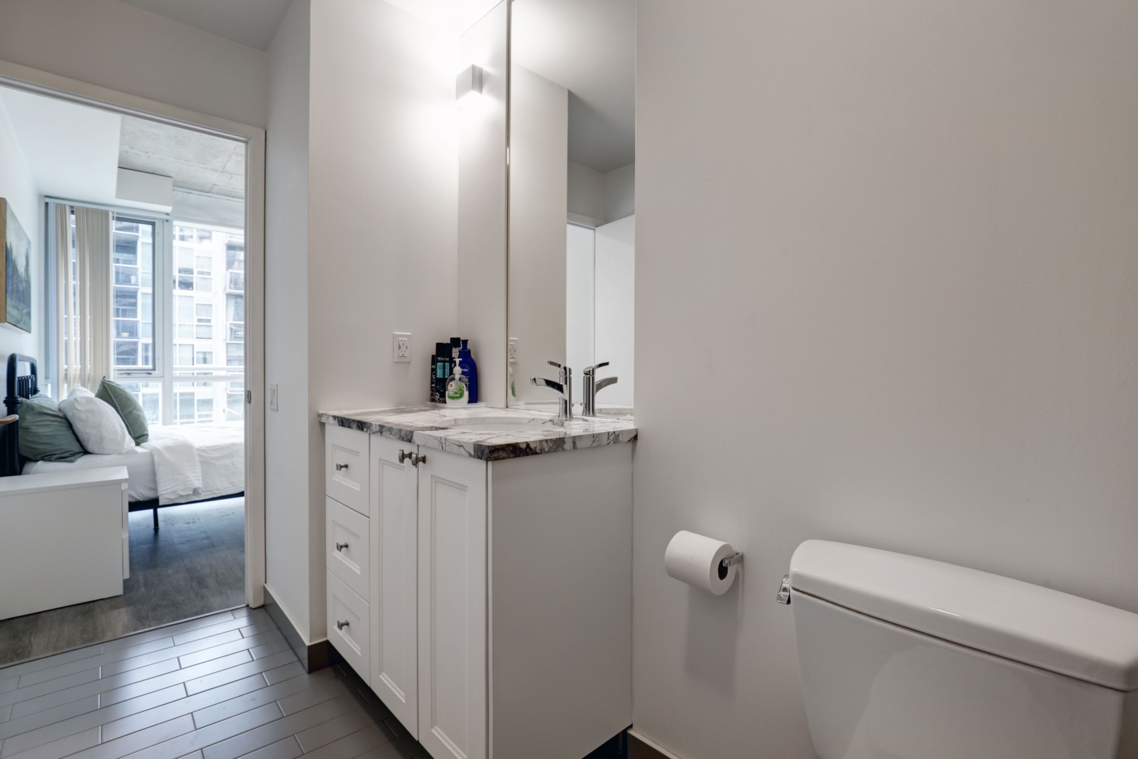 38 Niagara Street 709
