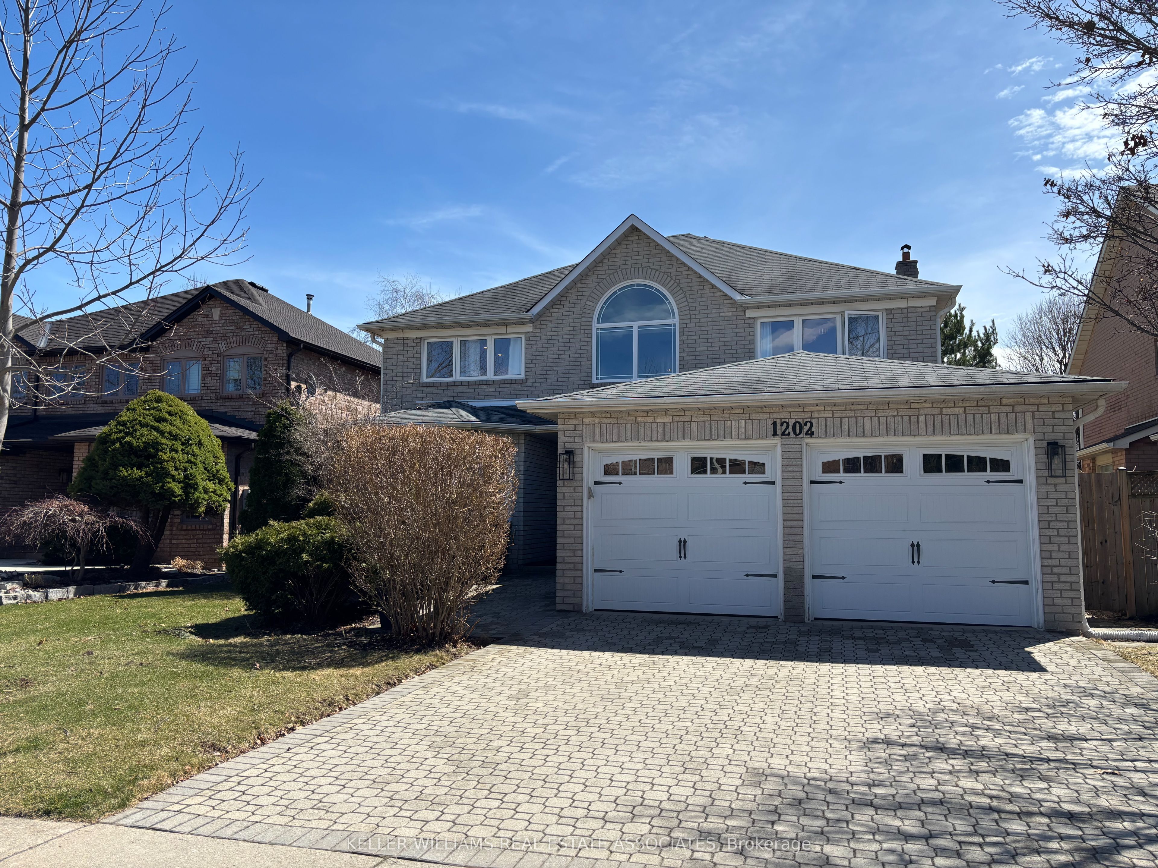 1202 Ballantry Road, Oakville, ON L6H 5M7
