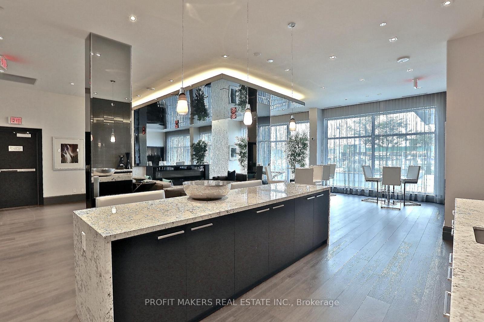 3 Bedrooms Condo at 65 Speers, Oakville For sale