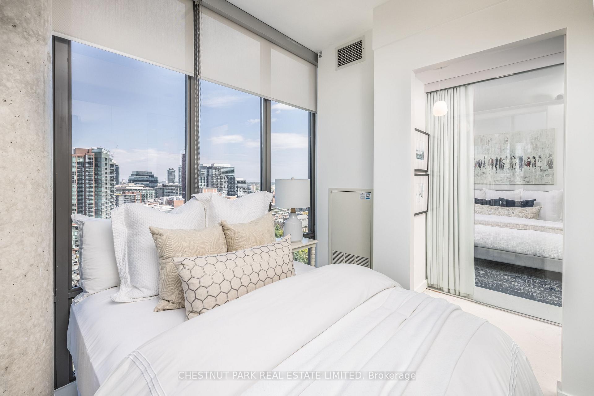 2 Bedrooms Condo at 33 Lombard, Toronto For sale