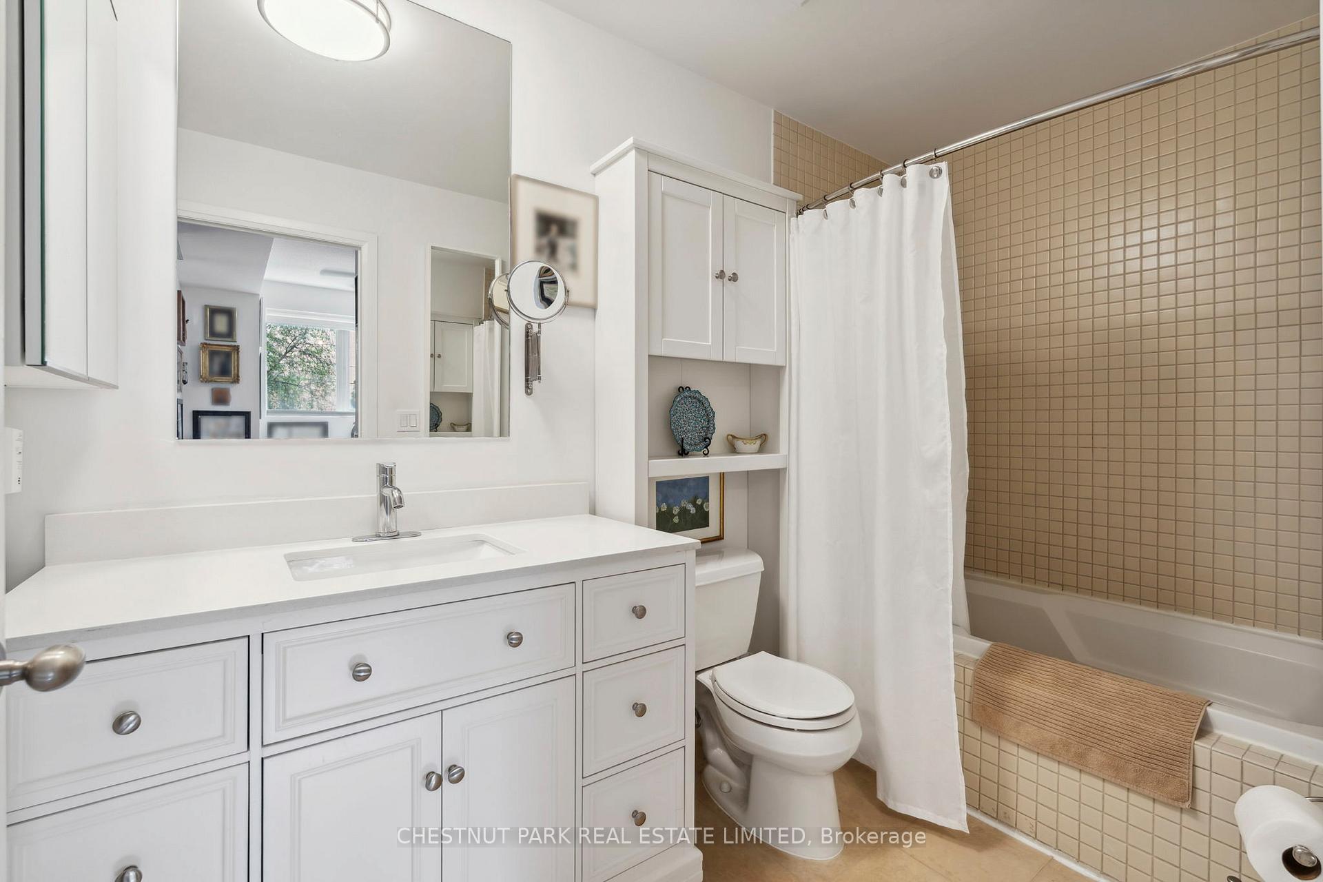3 Bedrooms Condo at 11 Soho, Toronto For sale