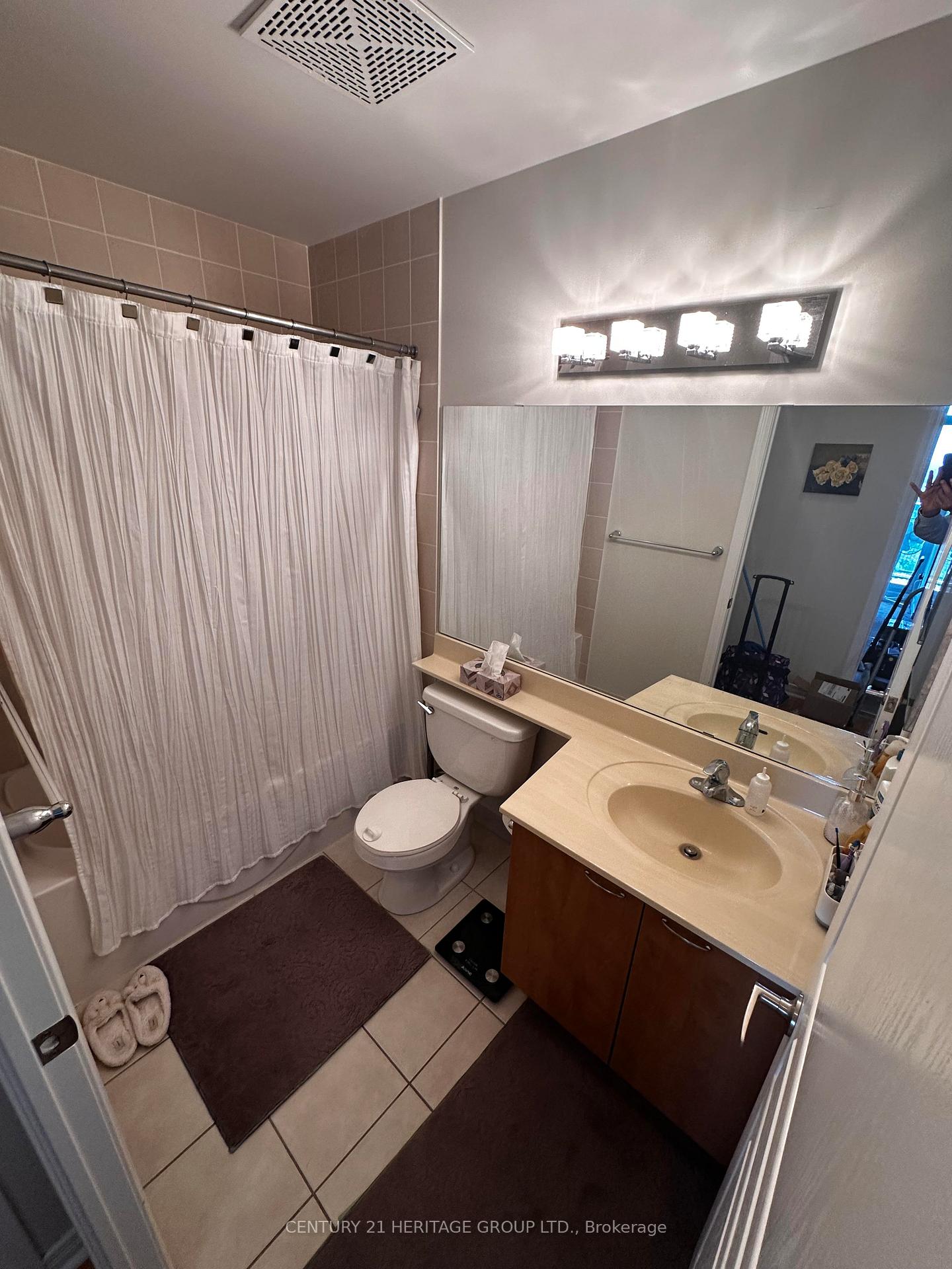 1 Bedroom Condo at 509 Beecroft, Toronto For sale