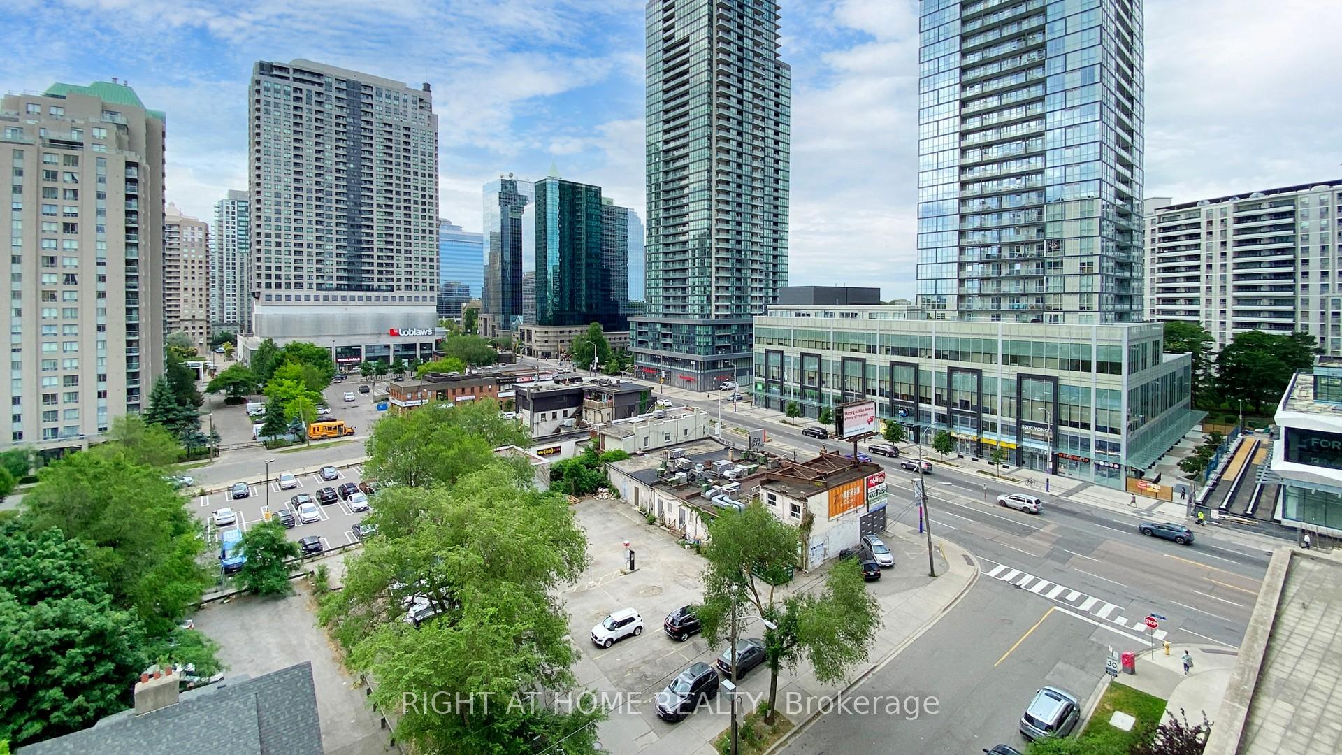 3 Bedrooms Condo at 18 Parkview, Toronto For sale