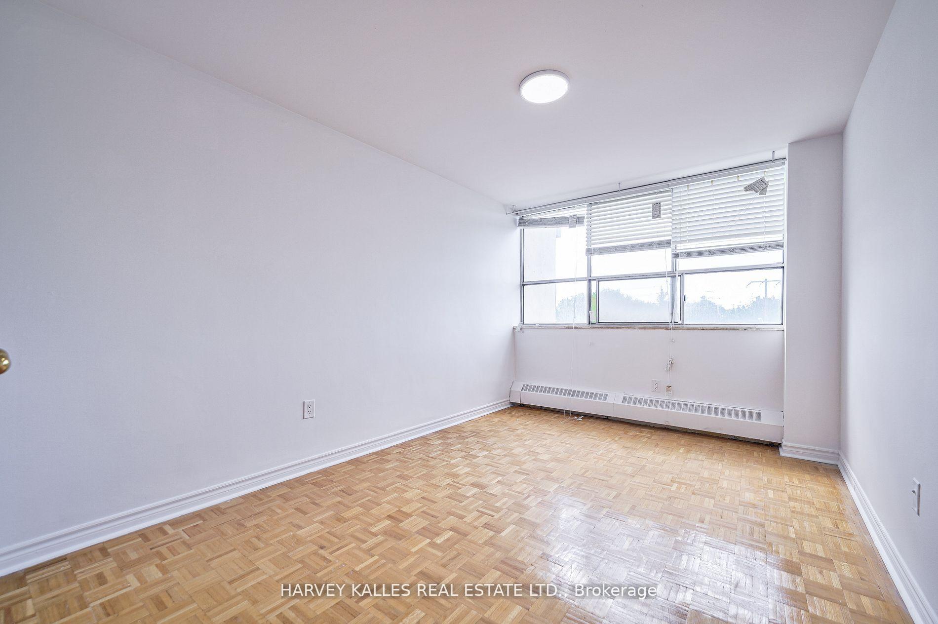 2000 Sheppard Avenue W 411