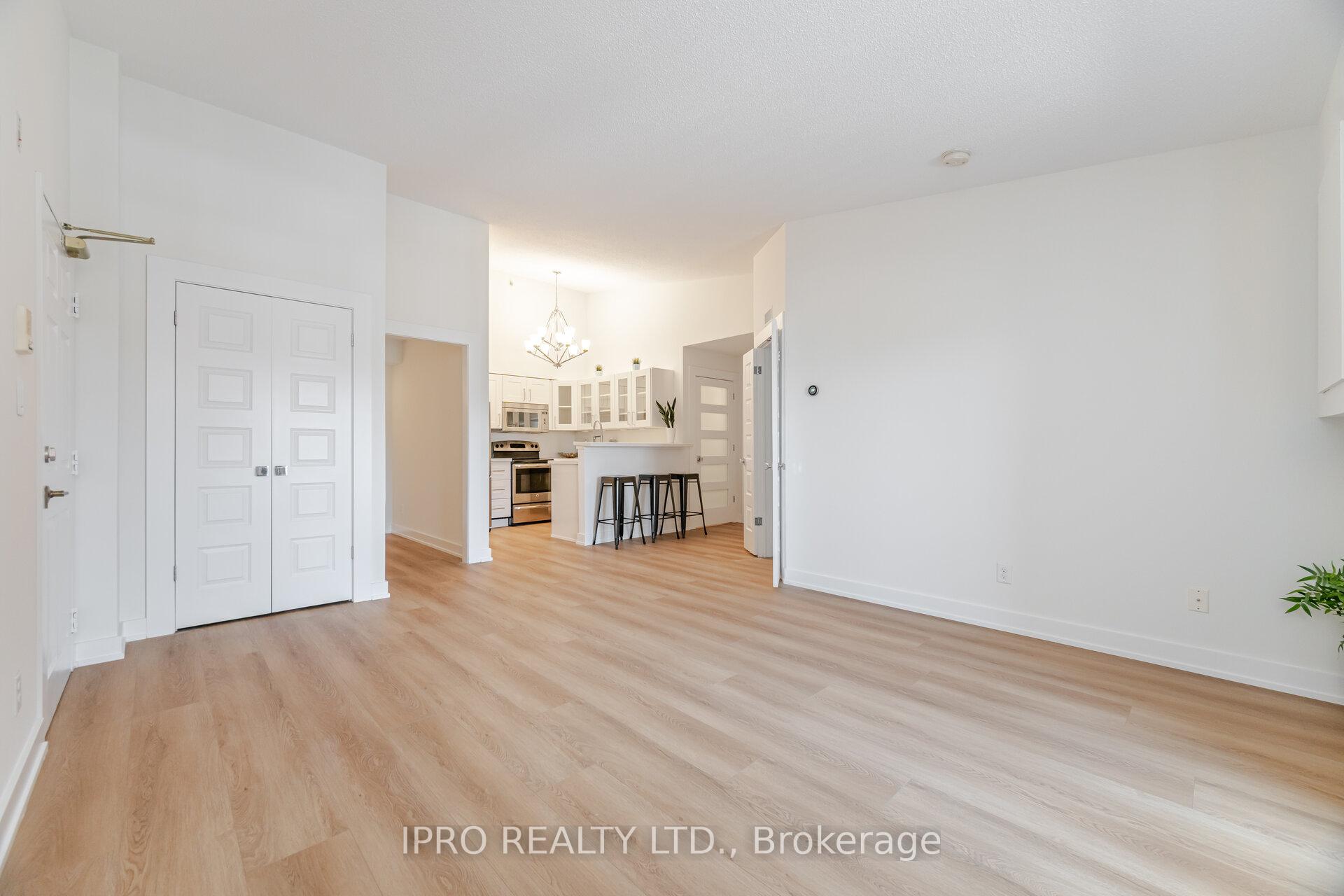 2 Bedrooms Condo at 1411 Walker’s, Burlington For sale