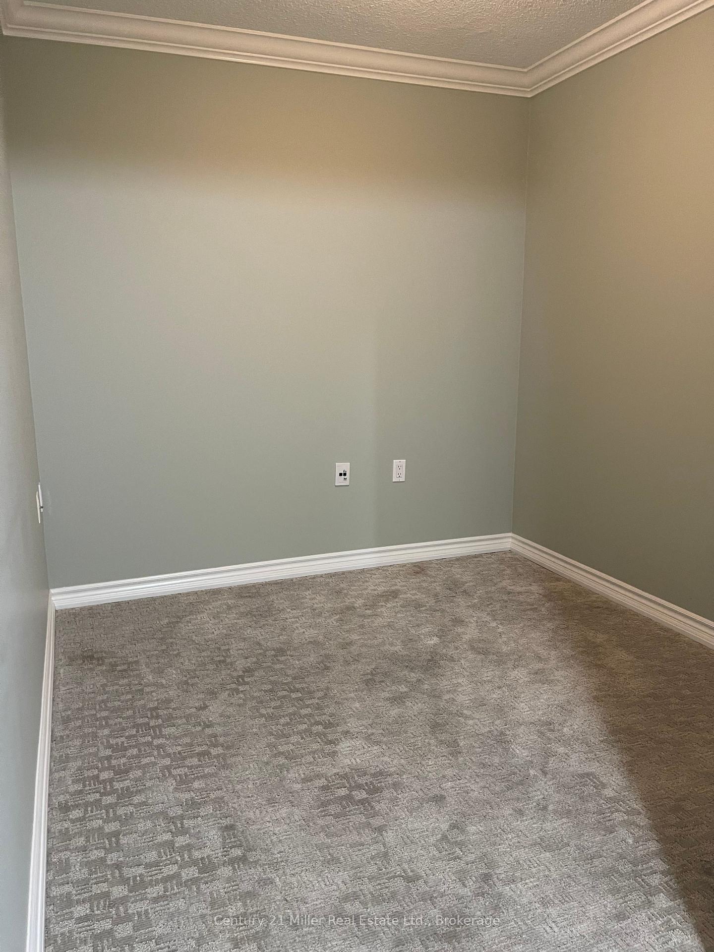 2 Bedrooms Condo at 100 Burloak,  Burlington For sale