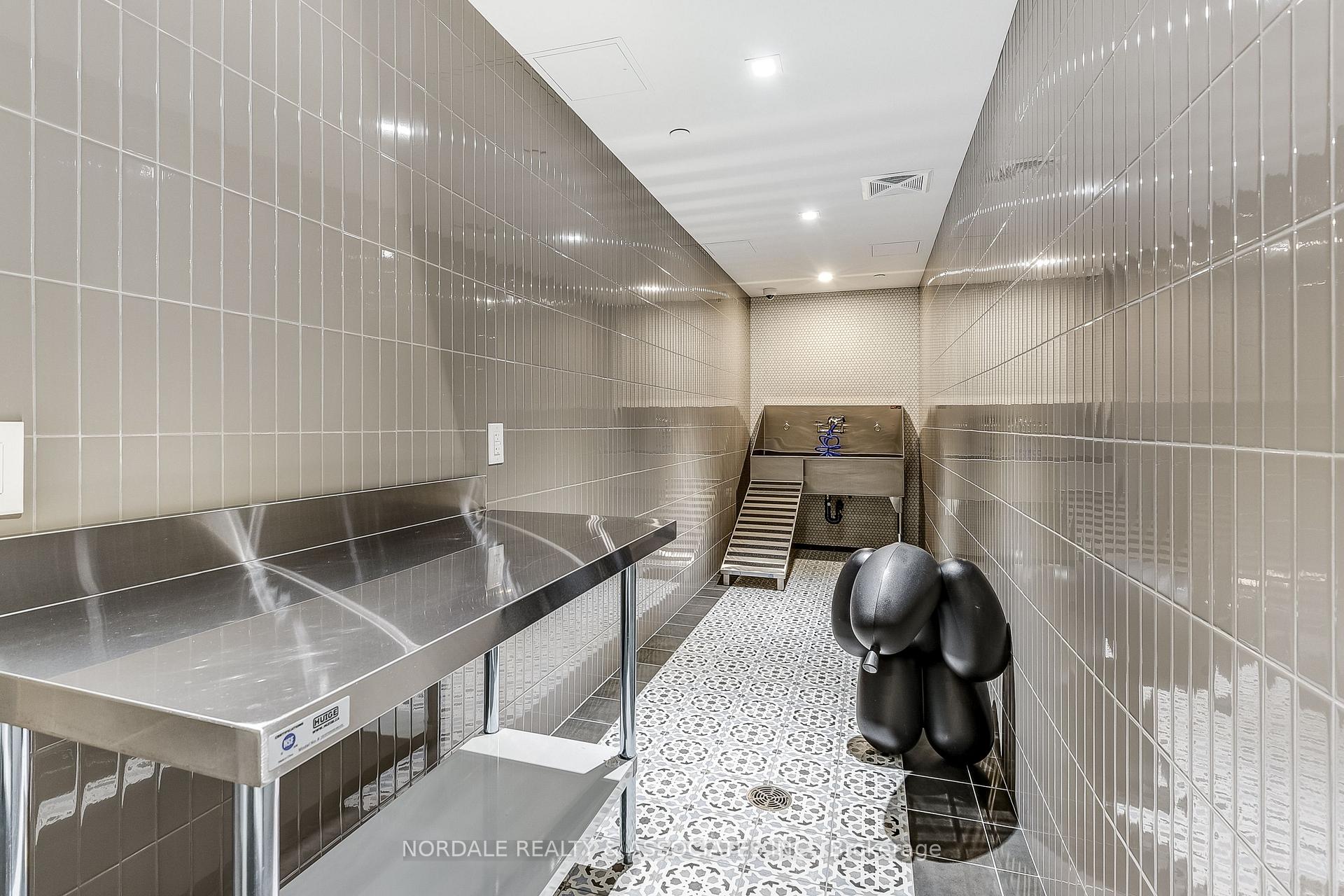 2 Bedrooms Condo at 28 Widmer, Toronto For sale