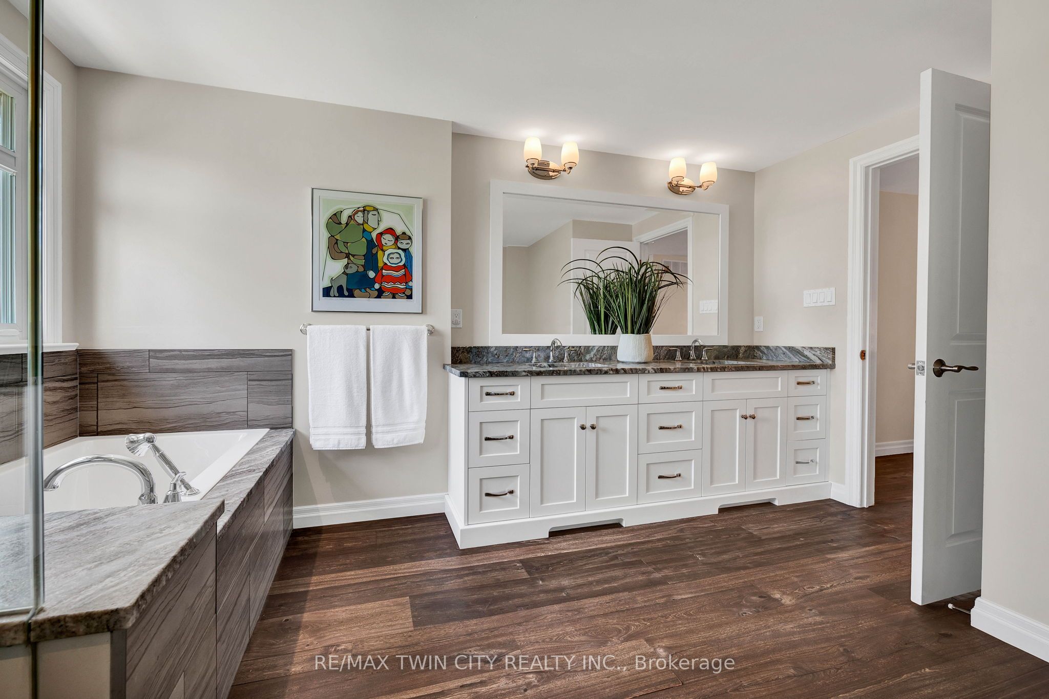 7 Huntley Crescent