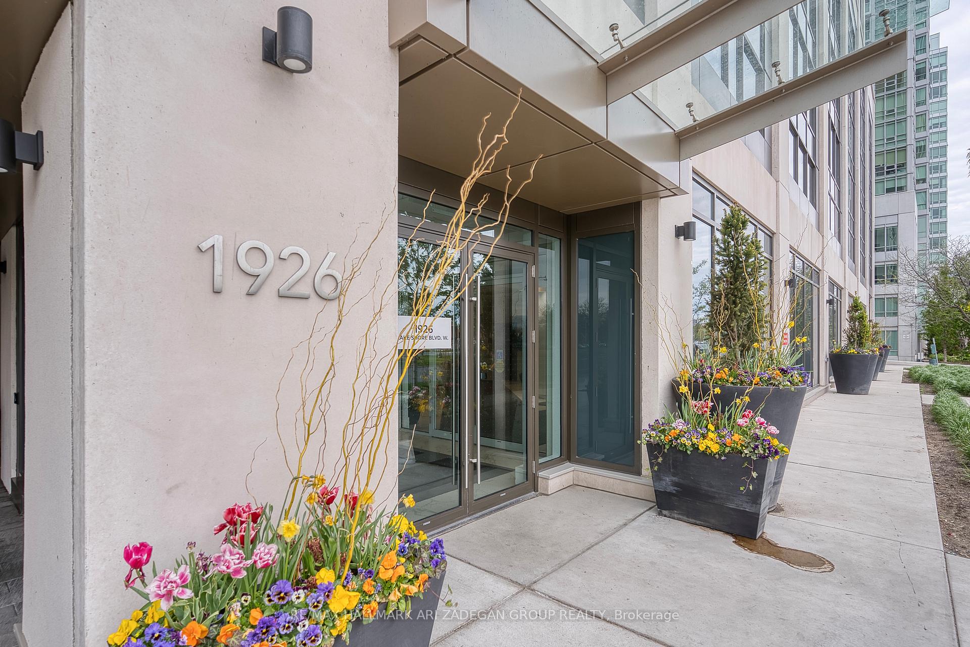 3 Bedrooms Condo at 1926 Lake Shore, Toronto For sale