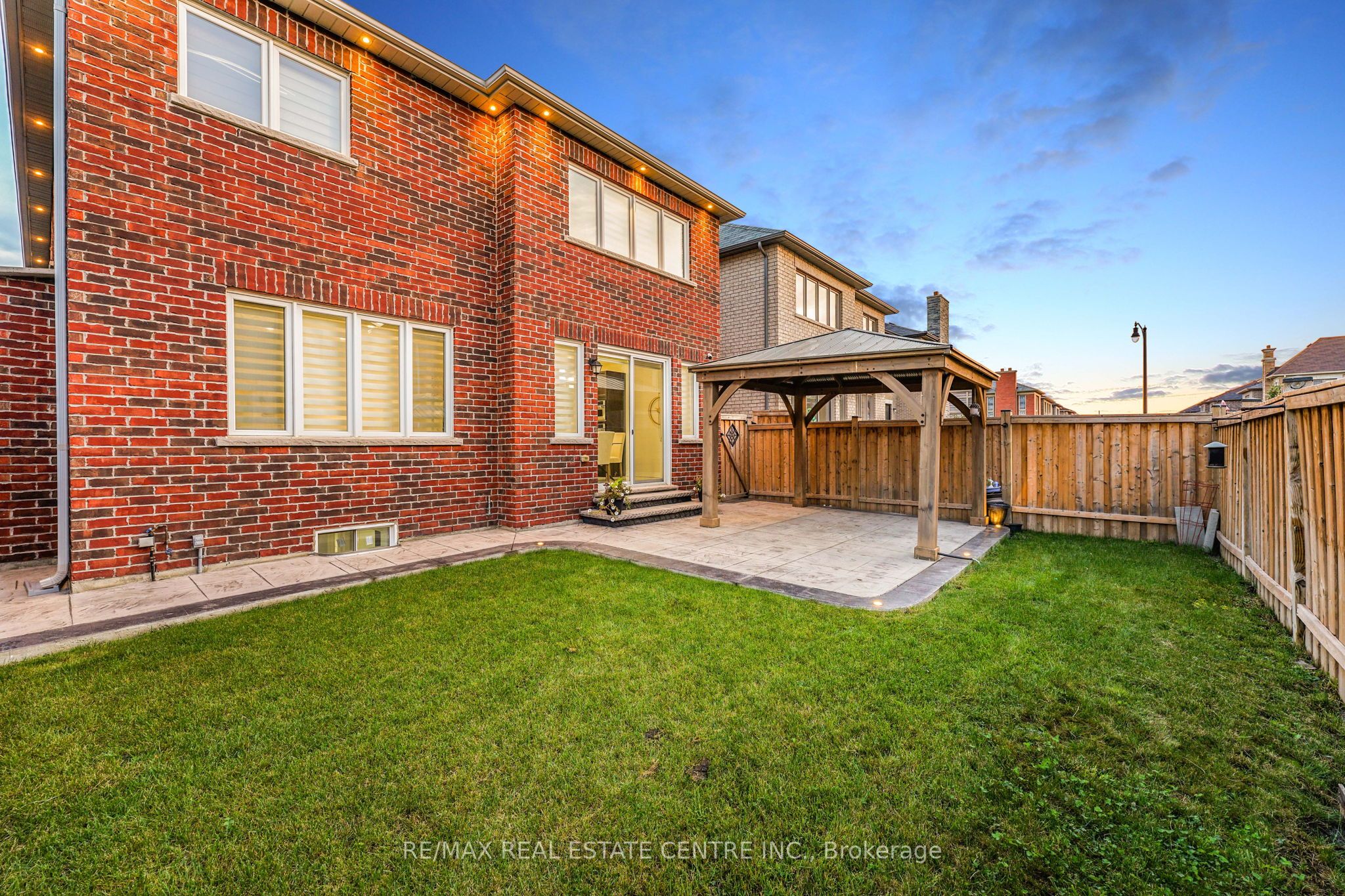 5 Forsyth Crescent E