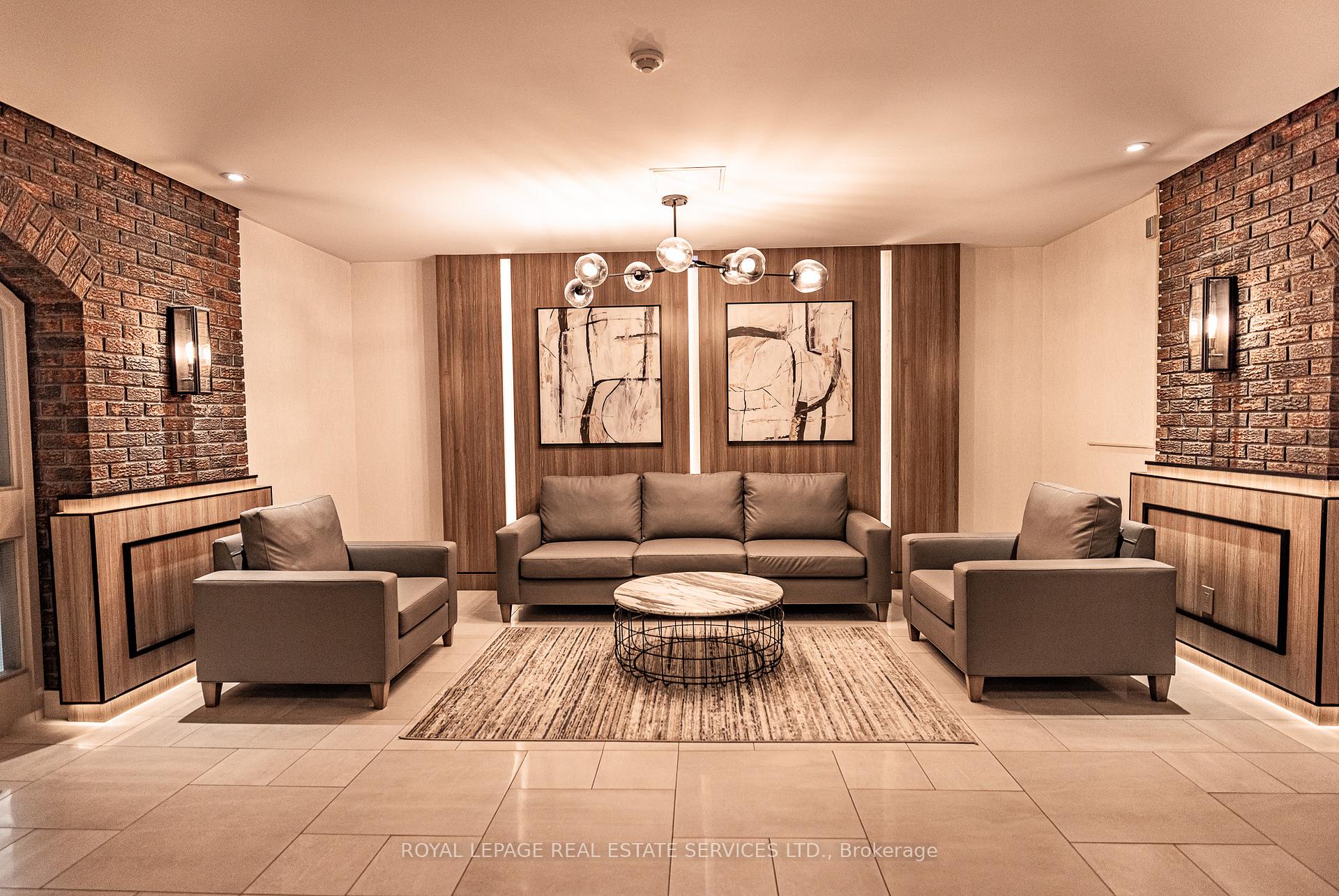 3 Bedrooms Condo at 966 Inverhouse,  Mississauga For sale