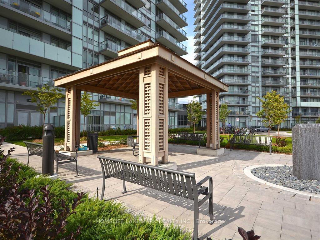 3 Bedrooms Condo at 4677 Glen Erin, Mississauga For sale