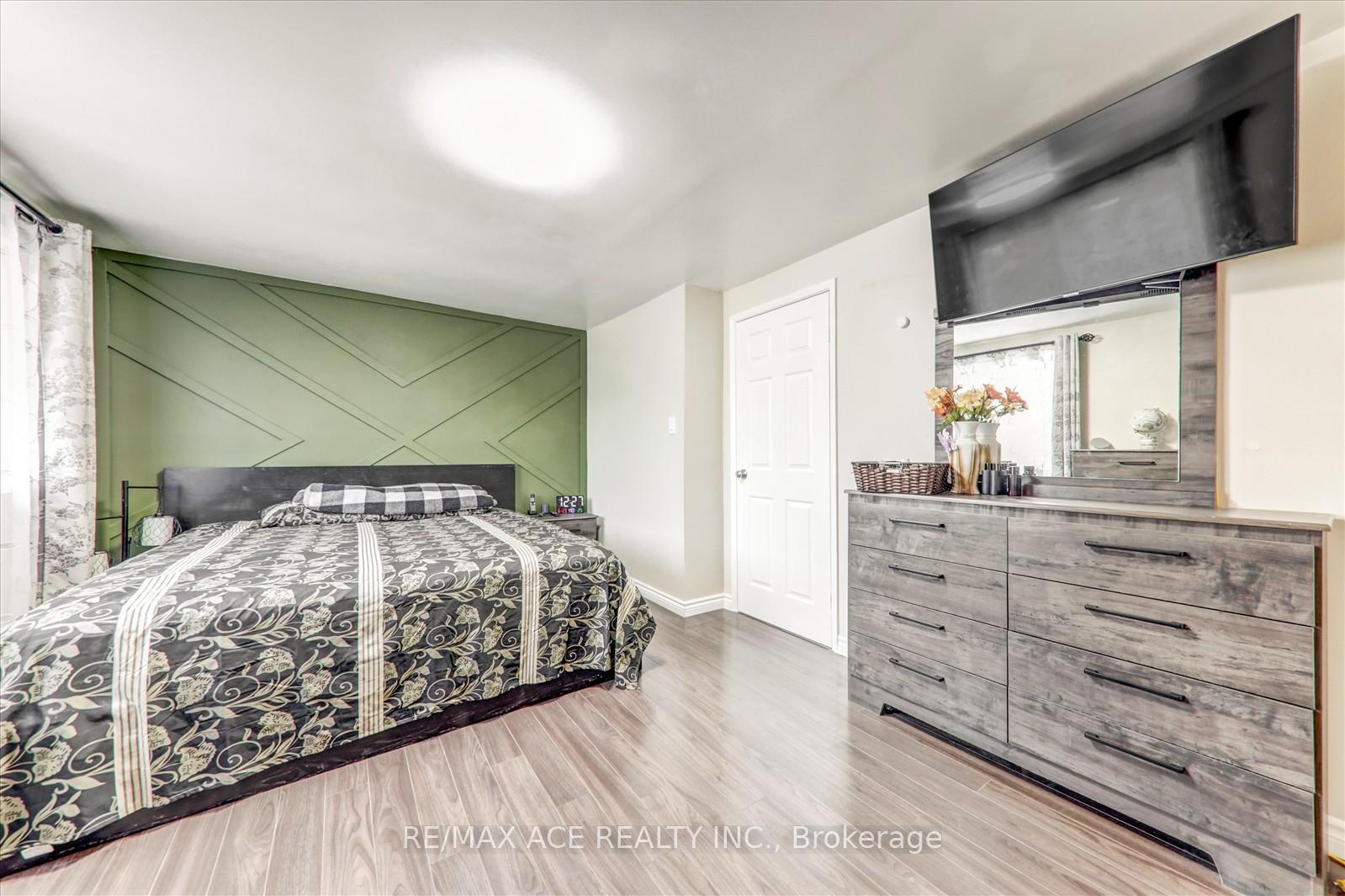 3 Bedrooms Condo at 82 St. Andrews, Hamilton For sale