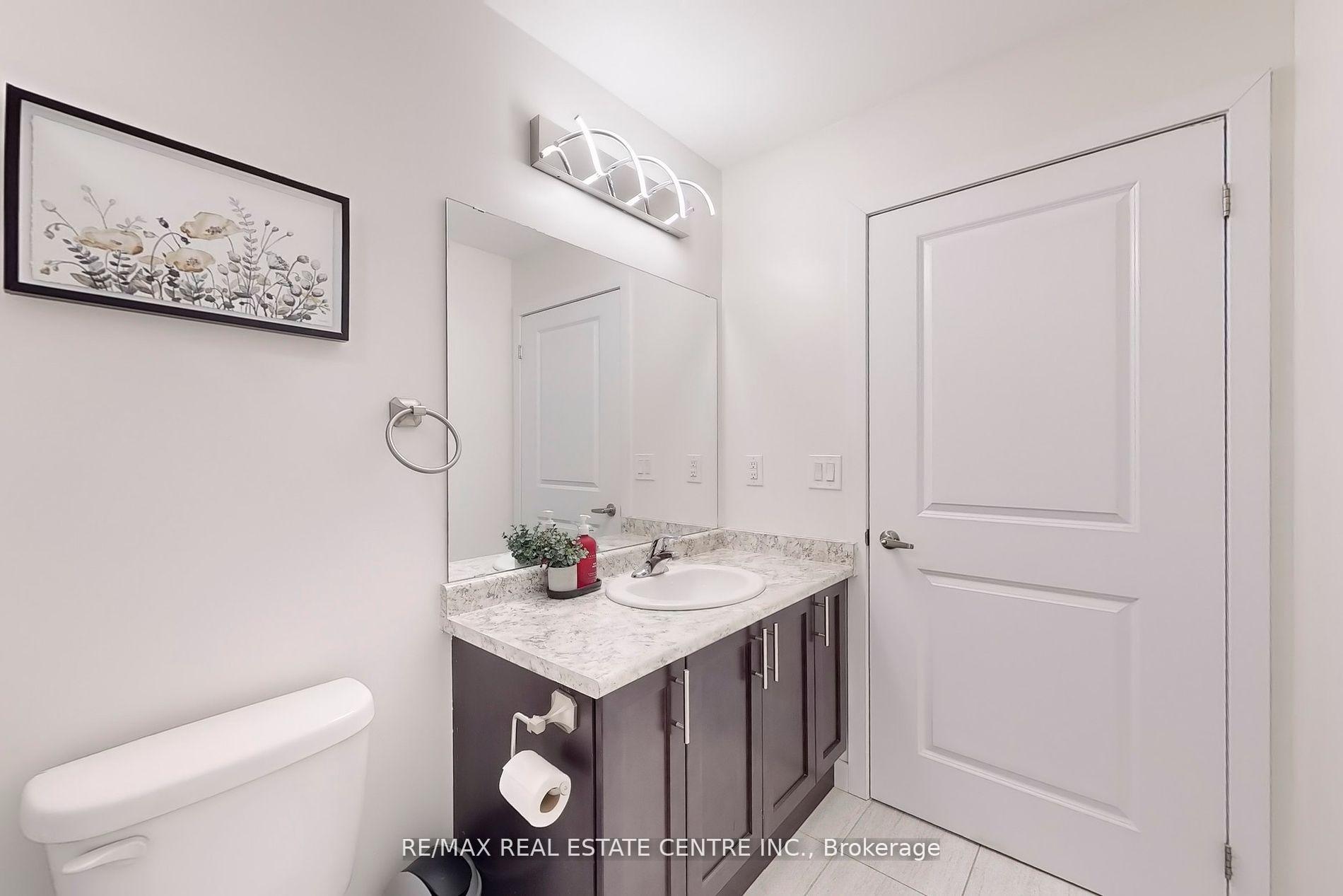 2 Bedrooms Condo at 81 Robinson,  Hamilton For sale
