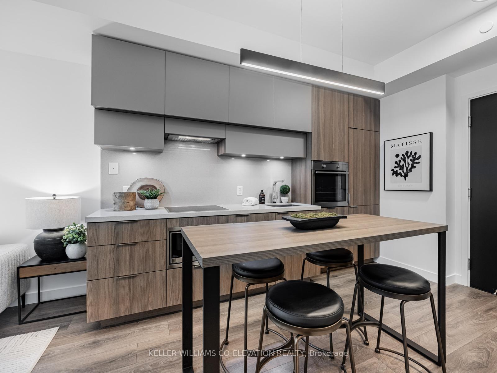 1 Bedroom Condo at 8 Eglinton,  Toronto For sale