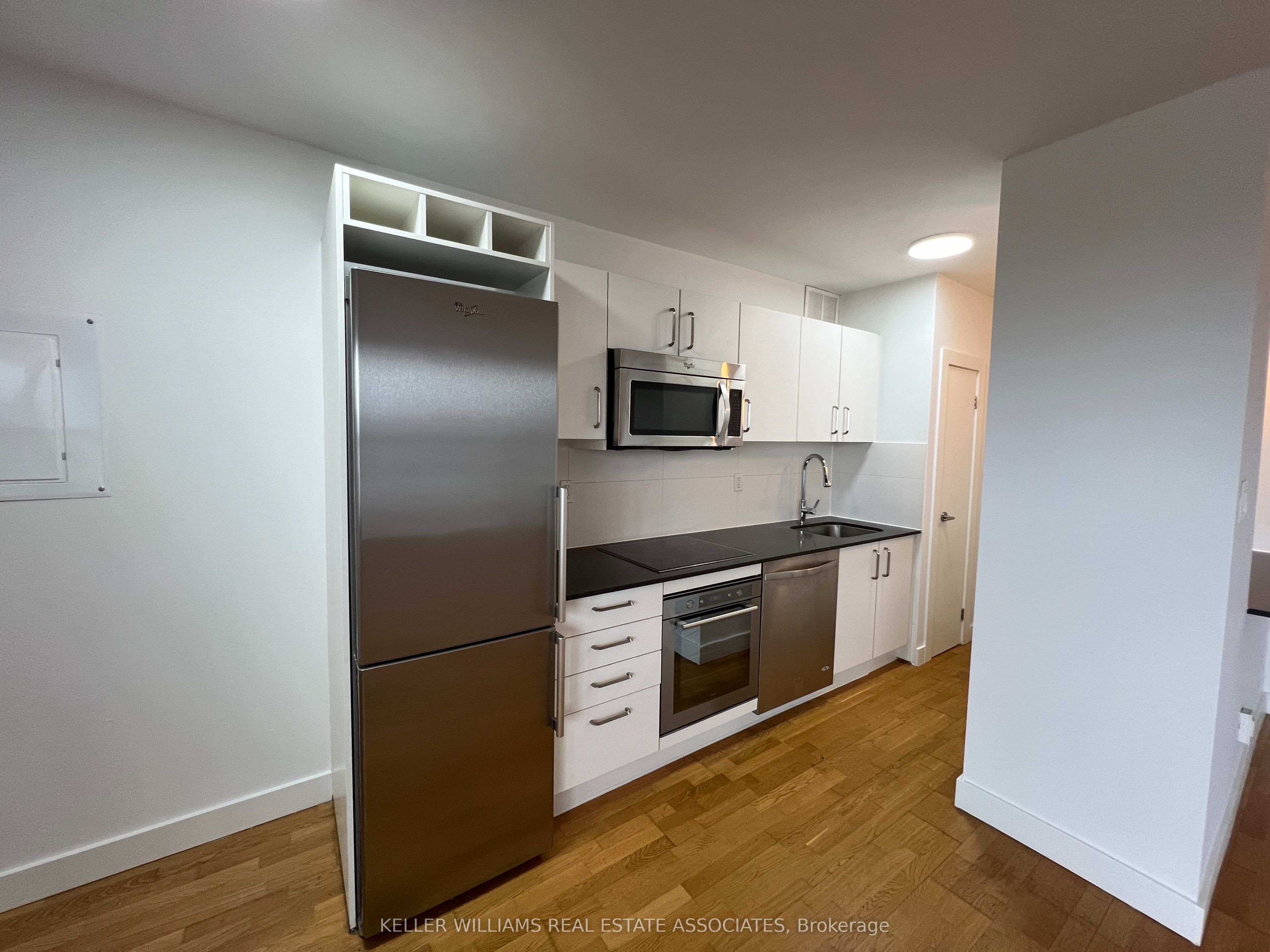 99 Tyndall Avenue, #607