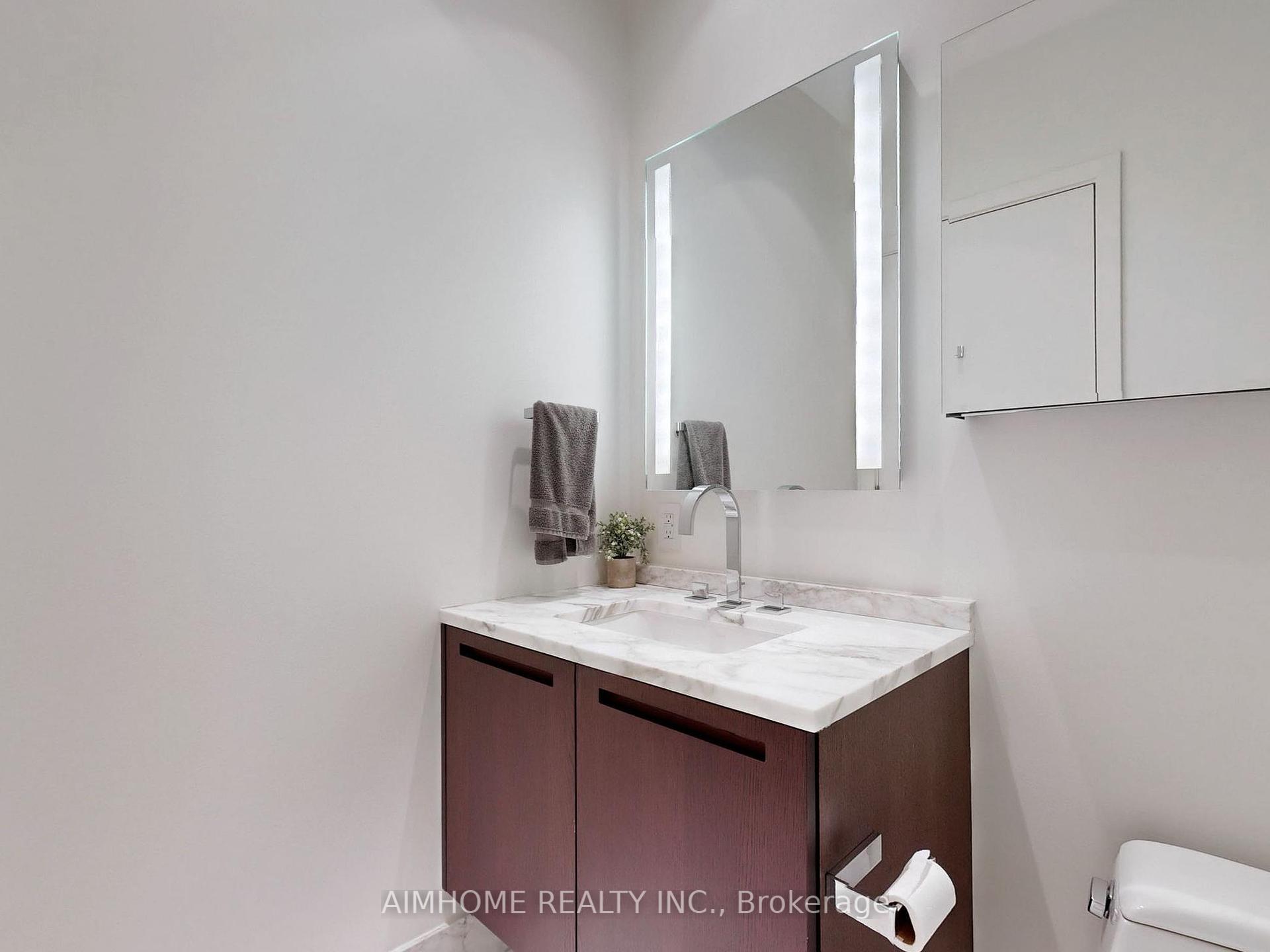 3 Bedrooms Condo at 180 University, Toronto For sale
