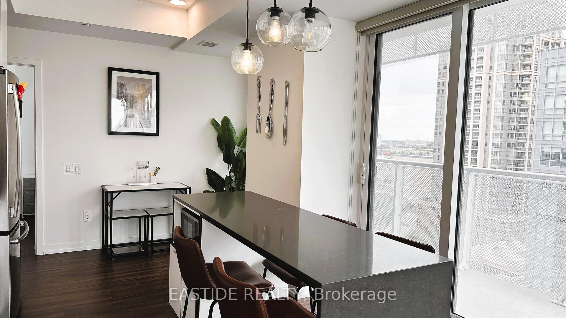3 Bedrooms Condo at 4065 Confederation, Mississauga For sale