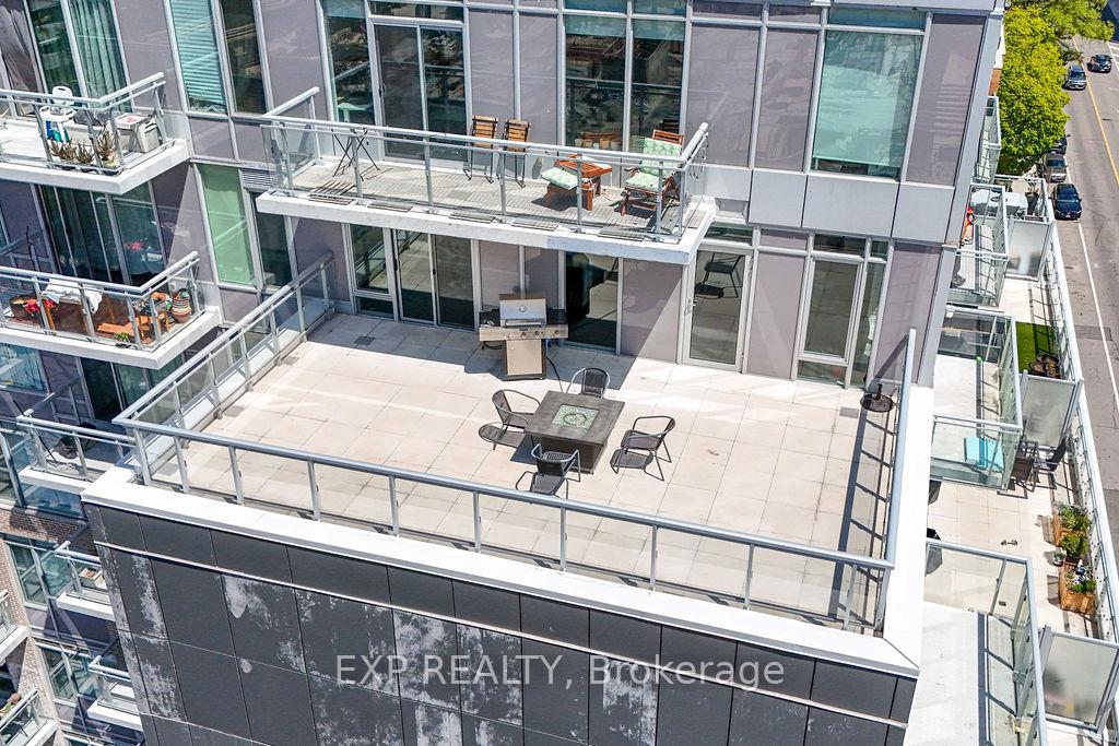 2 Bedrooms Condo at 68 Merton, Toronto For sale
