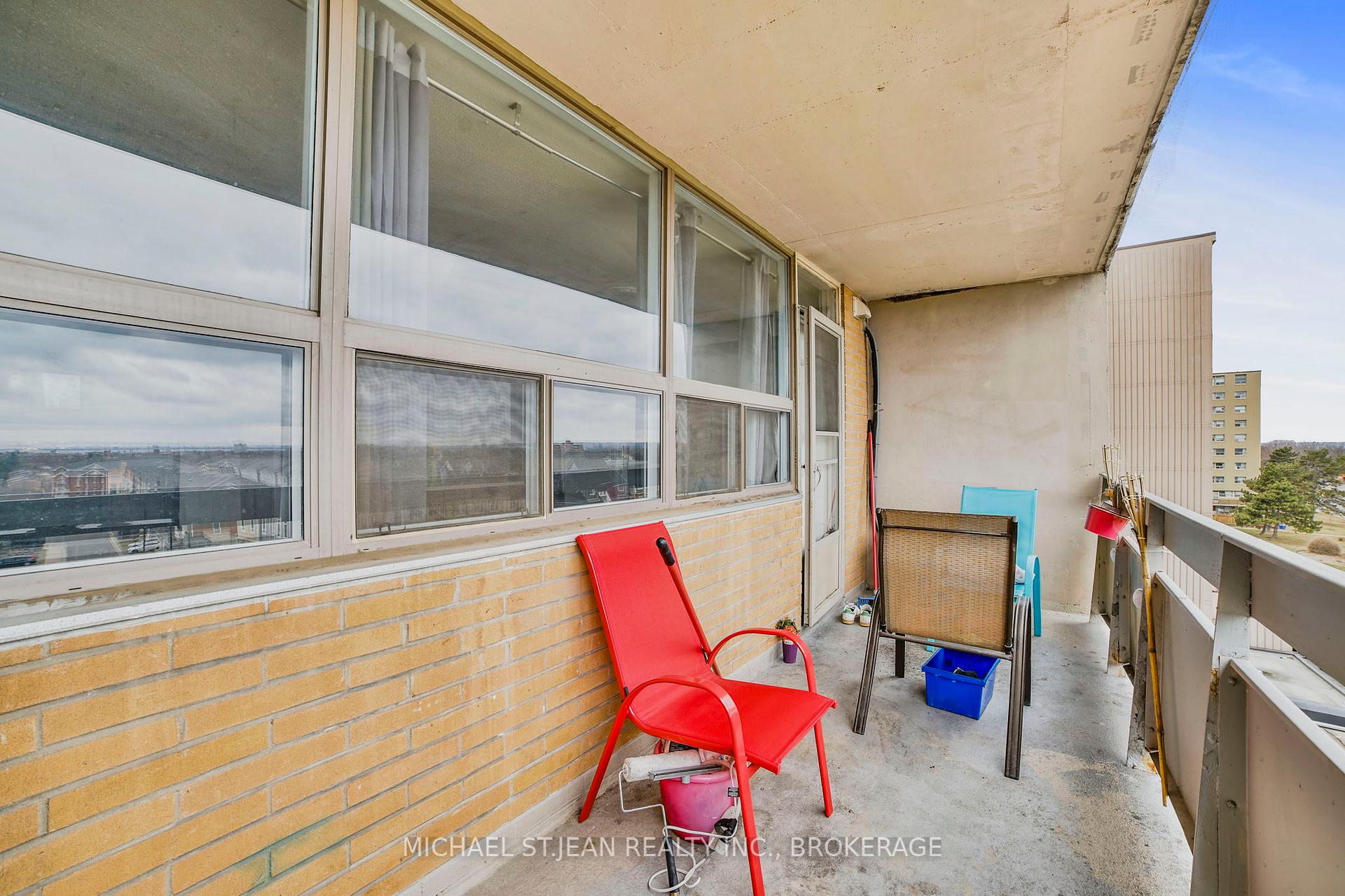 3 Bedrooms Condo at 15 Albright,  Hamilton For sale