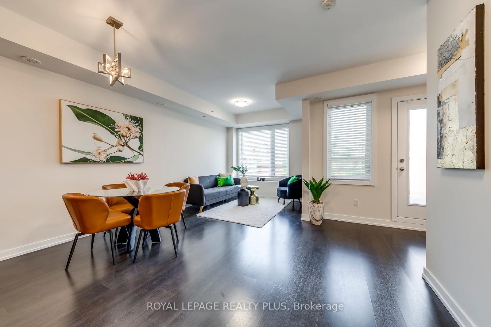2 Bedrooms Condo at 10 Drummond, Toronto For sale