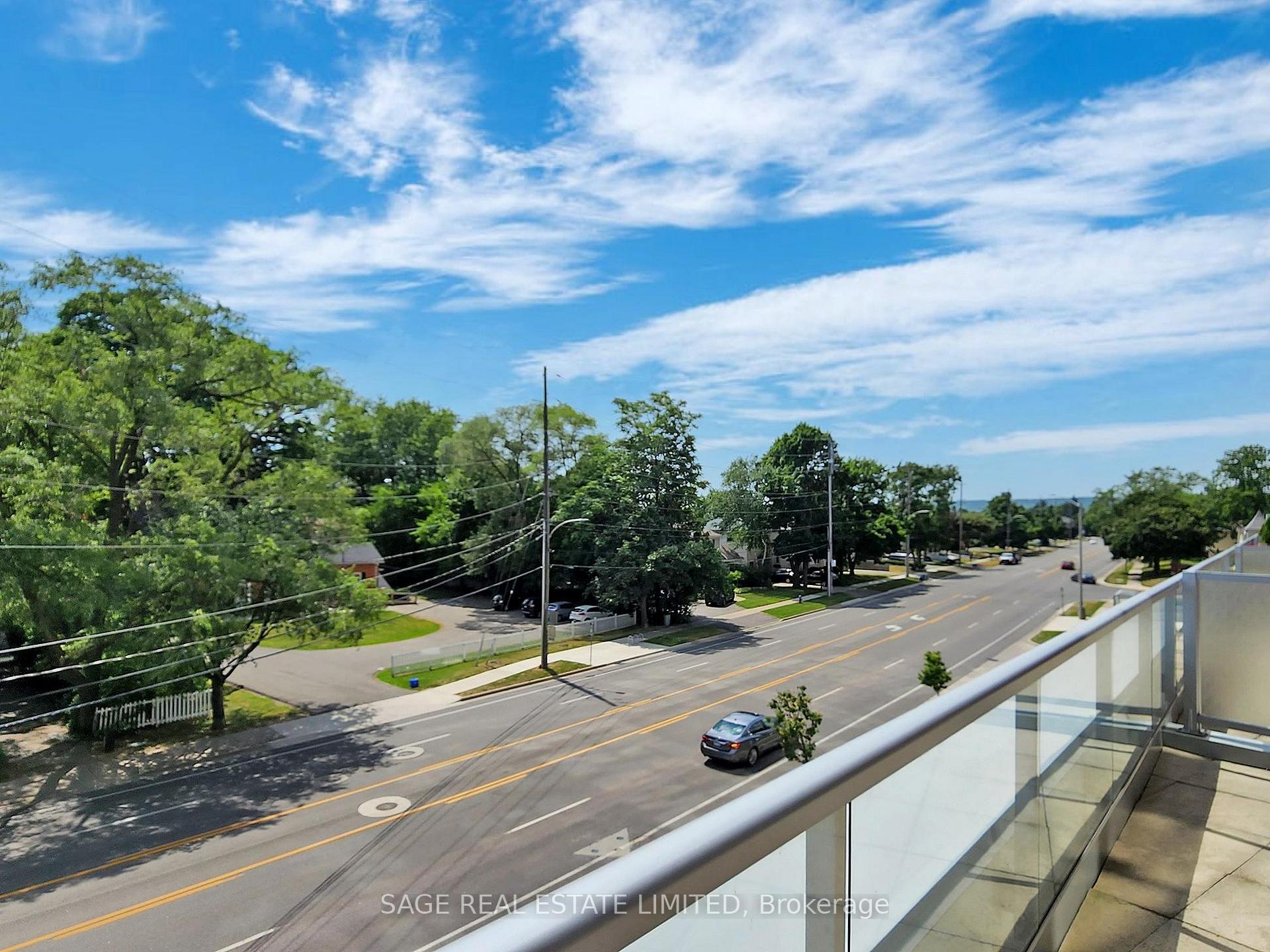 2 Bedrooms Condo at 551 Maple, Burlington For sale
