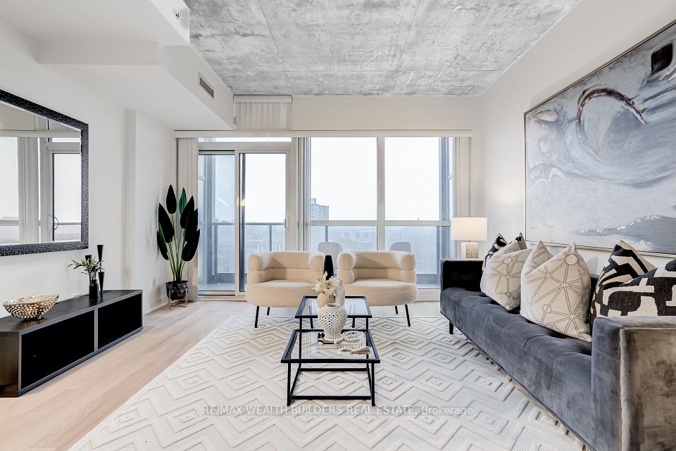 210 Simcoe Street