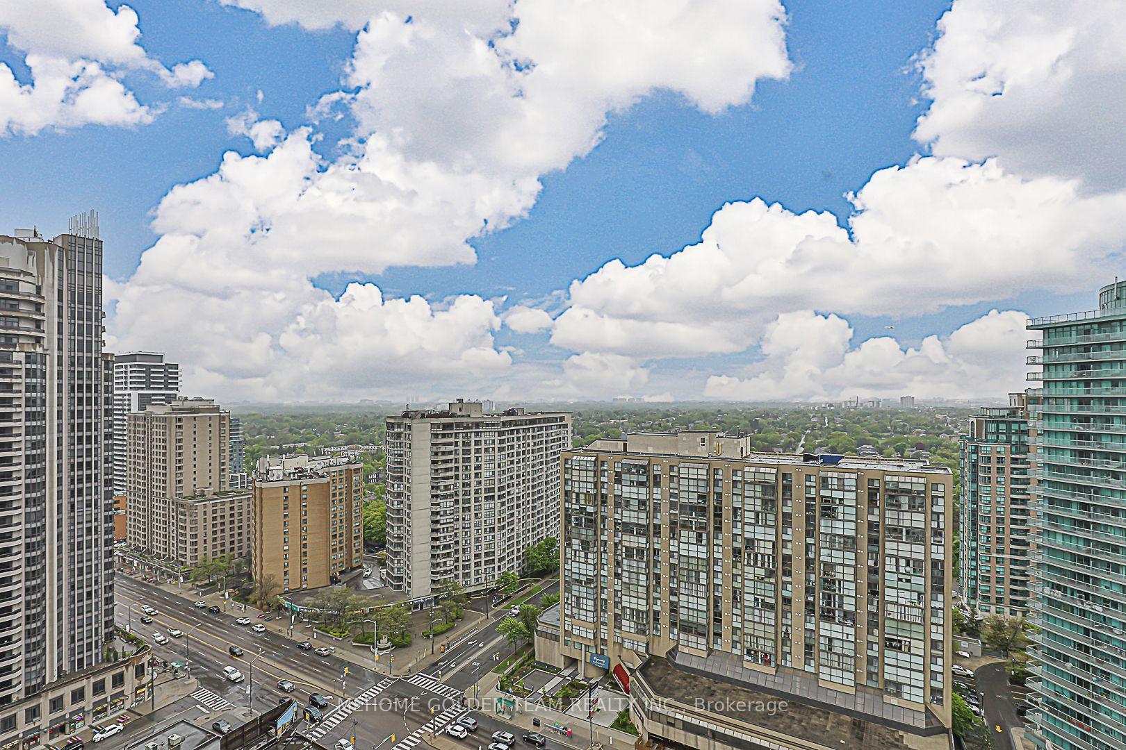 3 Bedrooms Condo at 15 Holmes, Toronto For sale