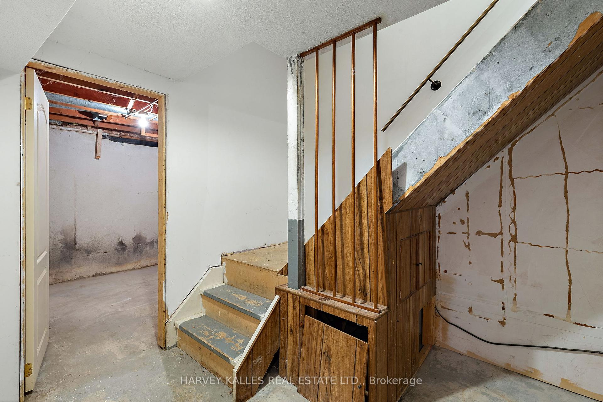 3 Bedrooms Condo at 2020 South Millway, Mississauga For sale