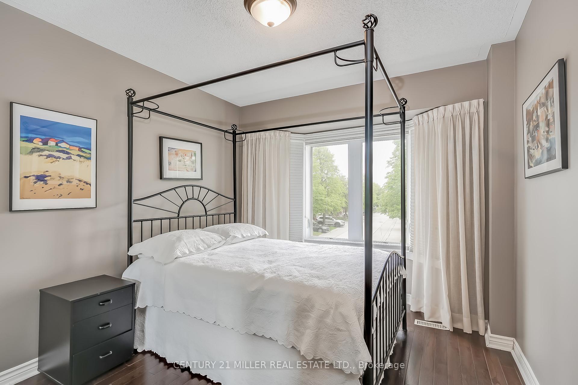 3 Bedrooms Condo at 1240 Westview, Oakville For sale
