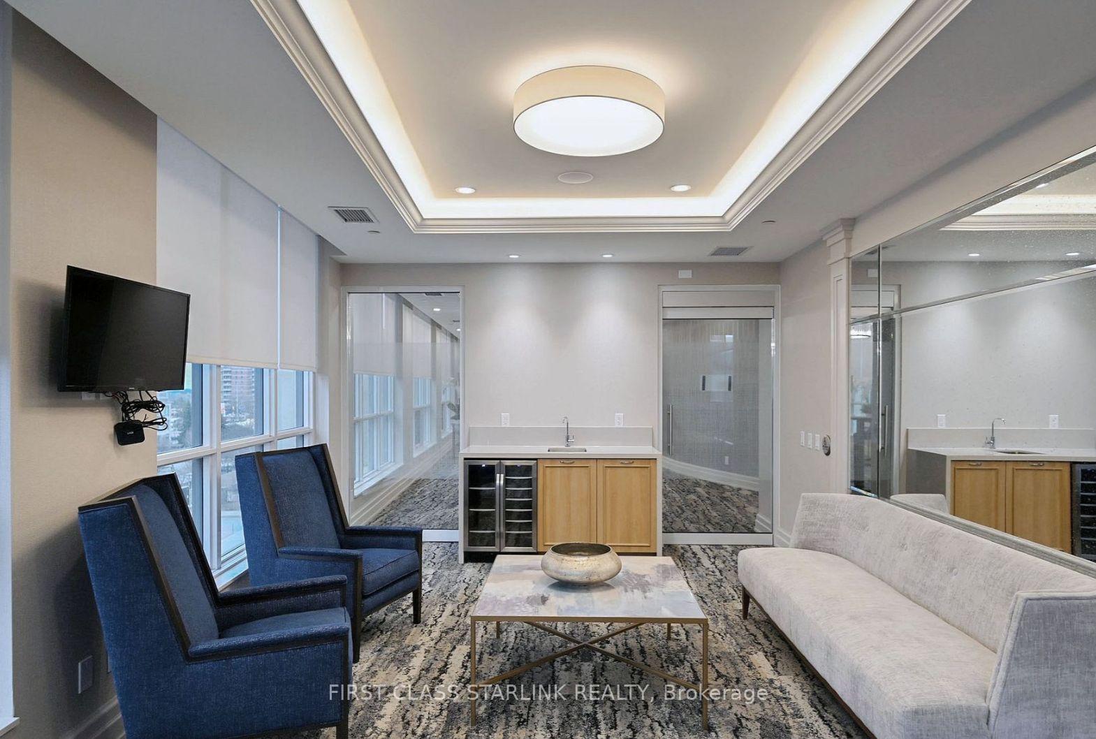 2 Bedrooms Condo at 36 Elm, Mississauga For sale