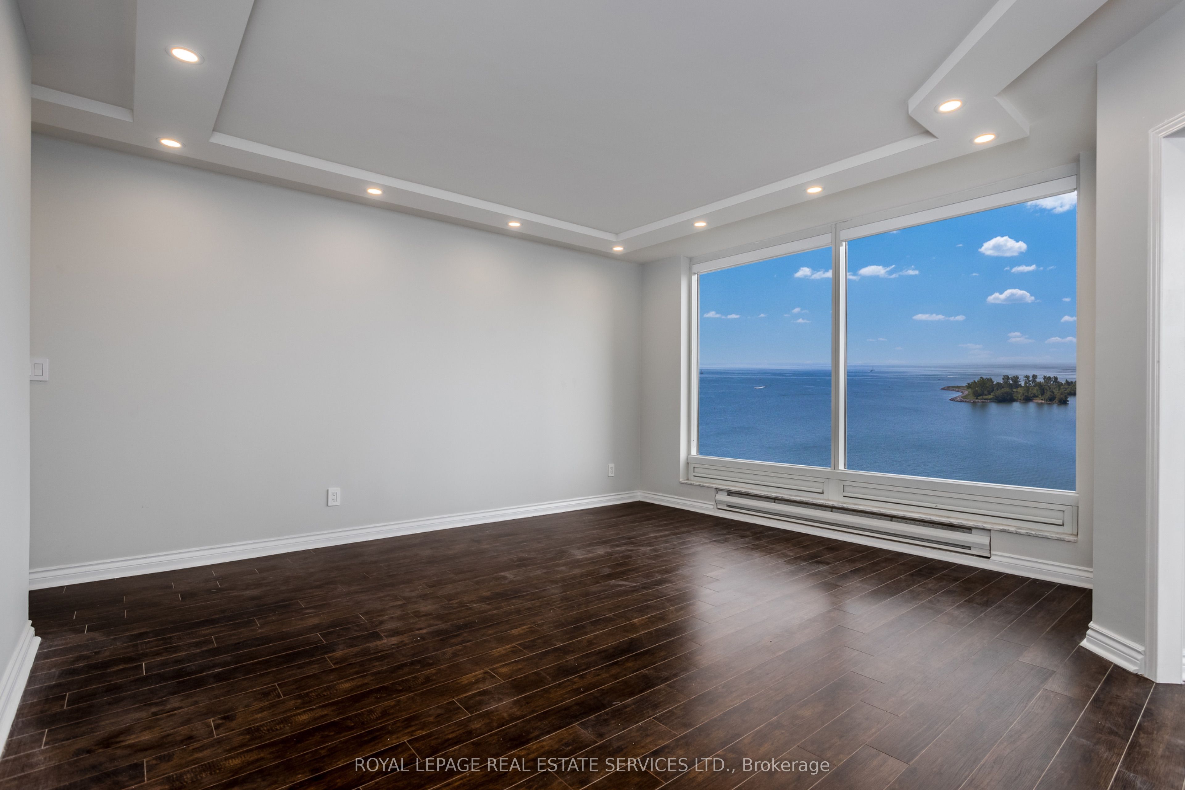 1 Palace Pier Court, #1806