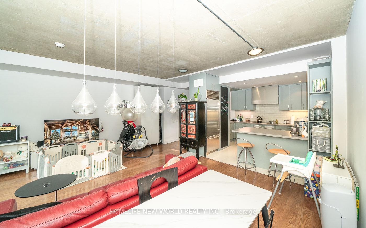 3 Bedrooms Condo at 38 Niagara,  Toronto For sale