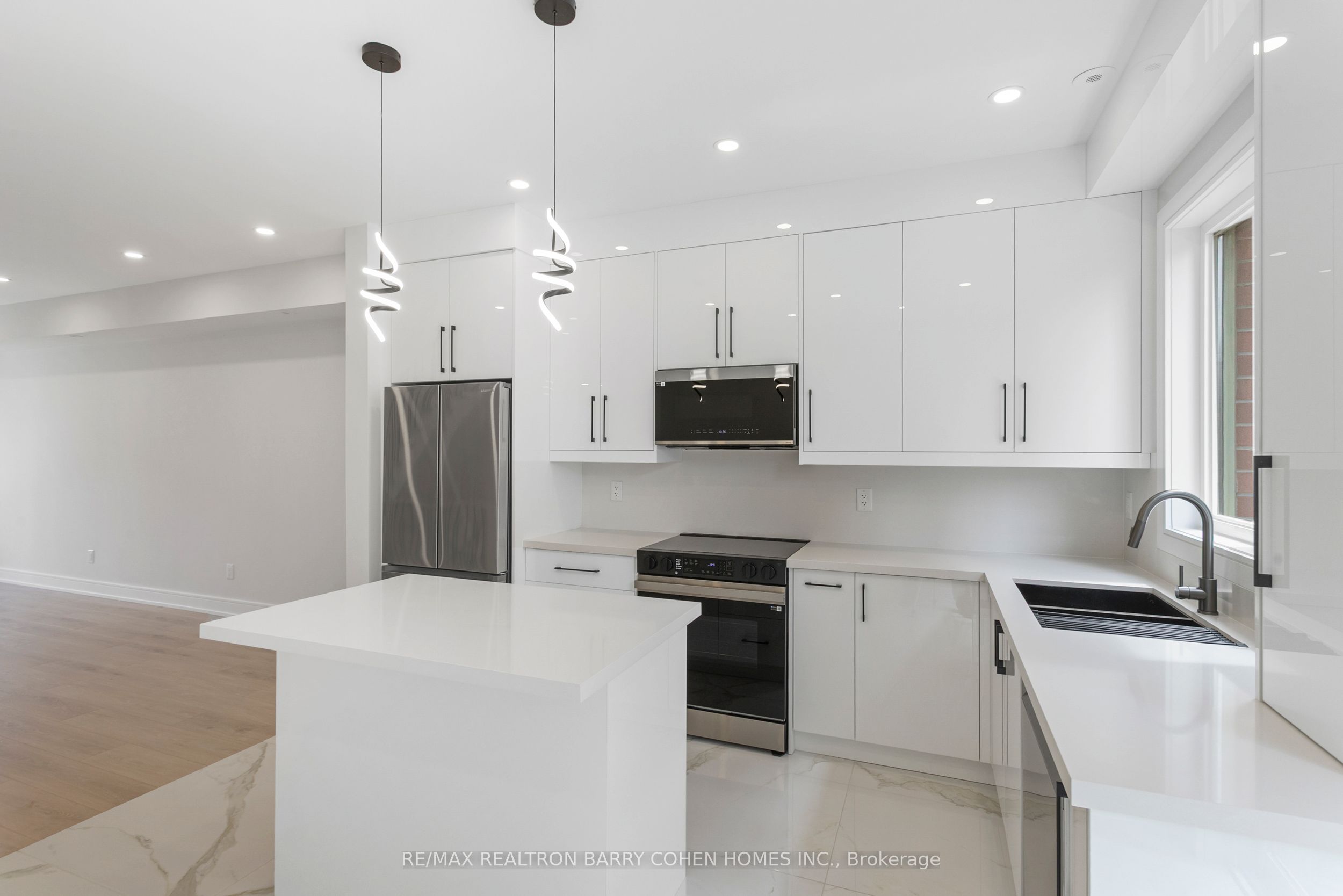21 Galleria Parkway, #21