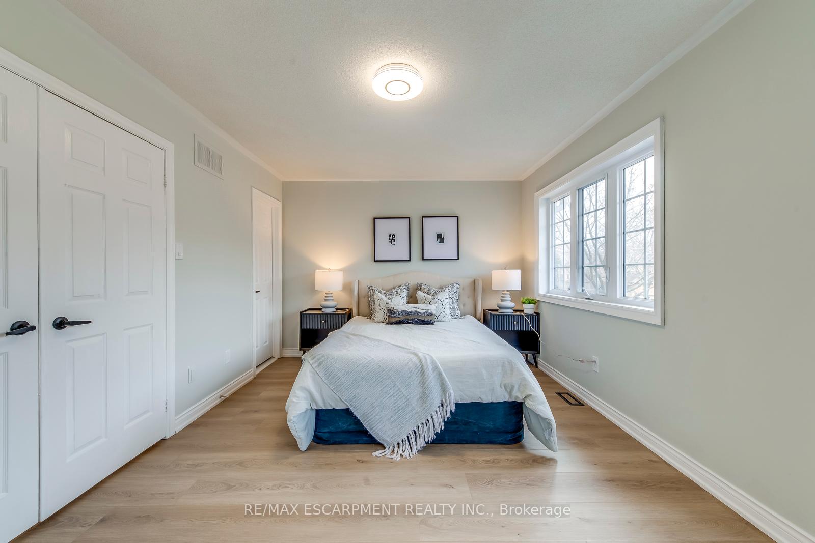 3 Bedrooms Condo at 2880 Headon Forest,  Burlington For sale