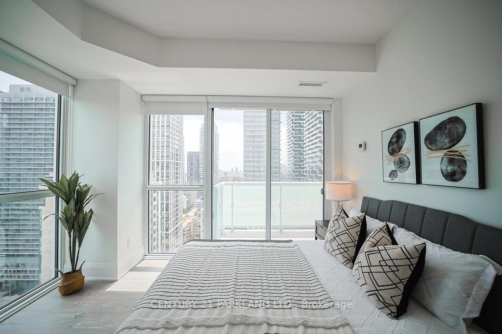 2 Bedrooms Condo at 101 Erskine, Toronto For sale