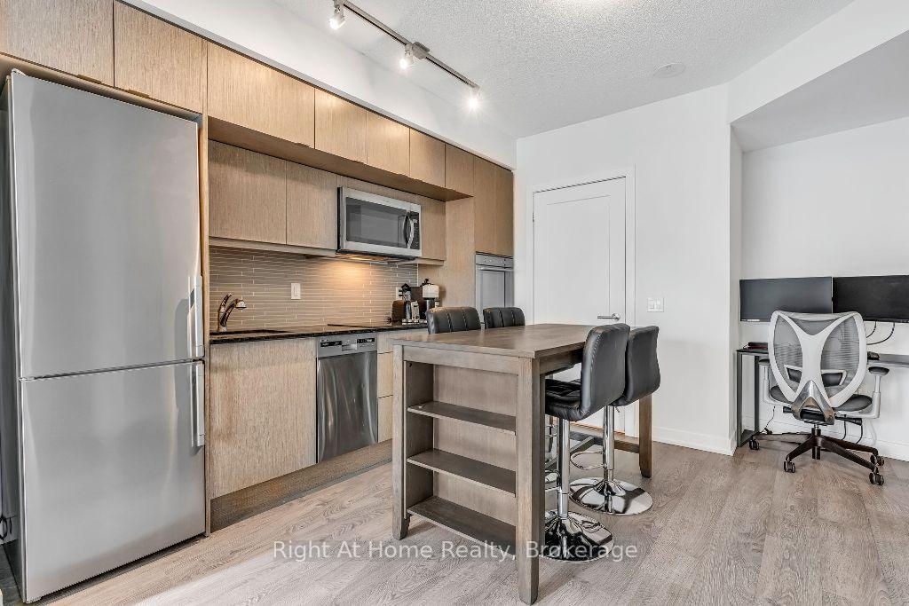1 Bedroom Condo at 10 York,  Toronto For sale