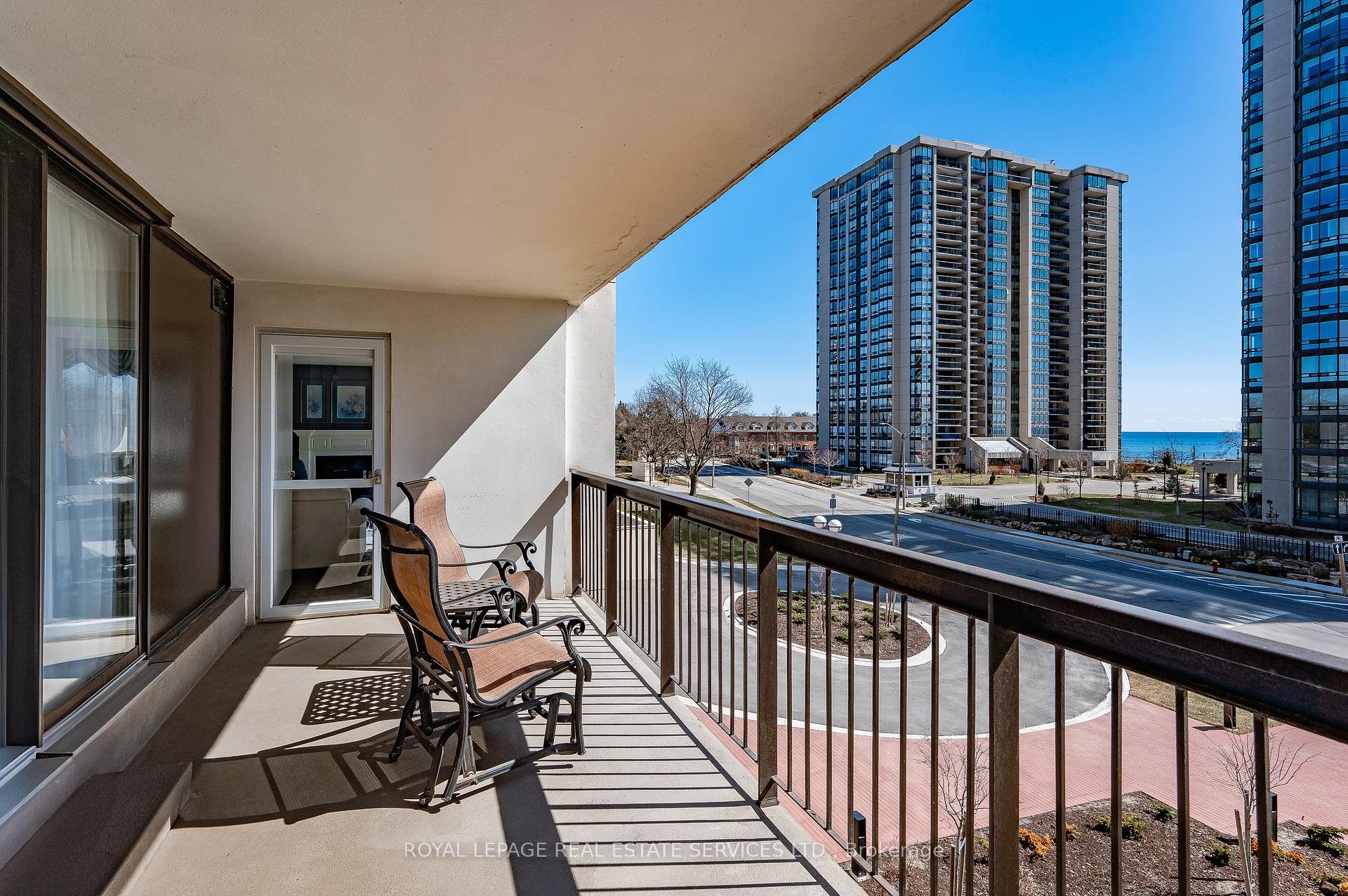 2 Bedrooms Condo at 2185 Marine,  Oakville For sale
