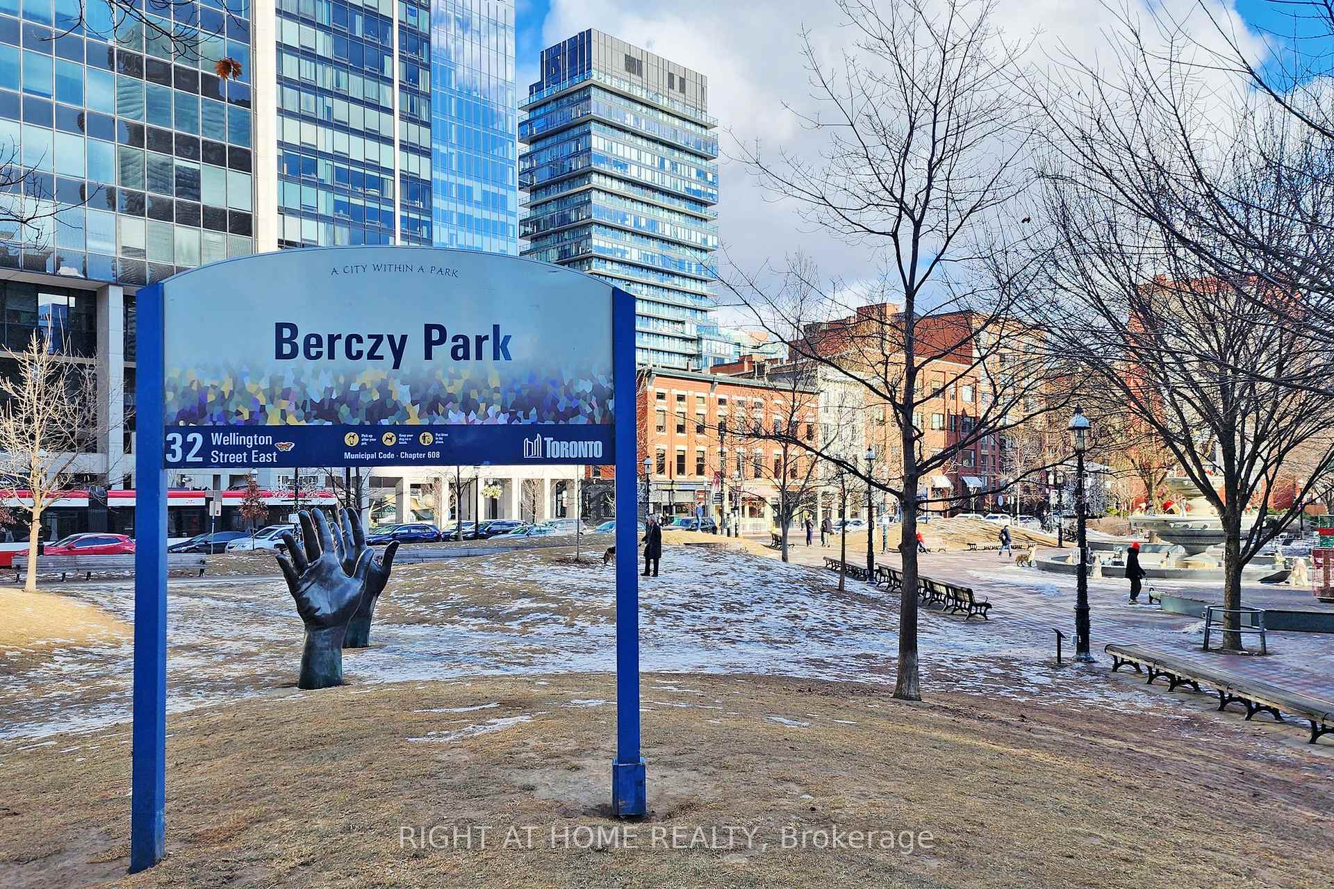 3 Bedrooms Condo at 8 The Esplanade, Toronto For sale